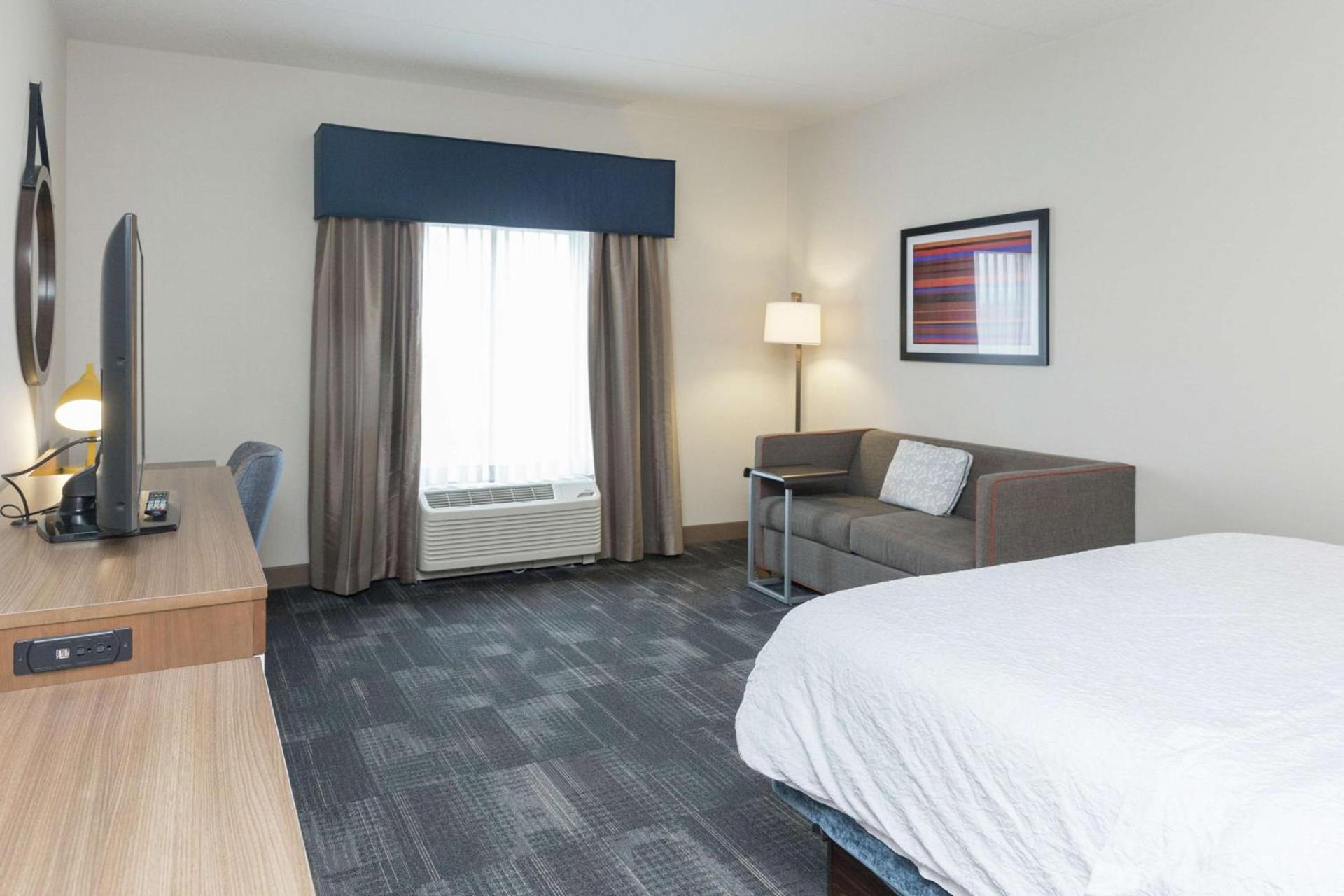 Hampton Inn & Suites Morgantown / University Town Centre photo 19