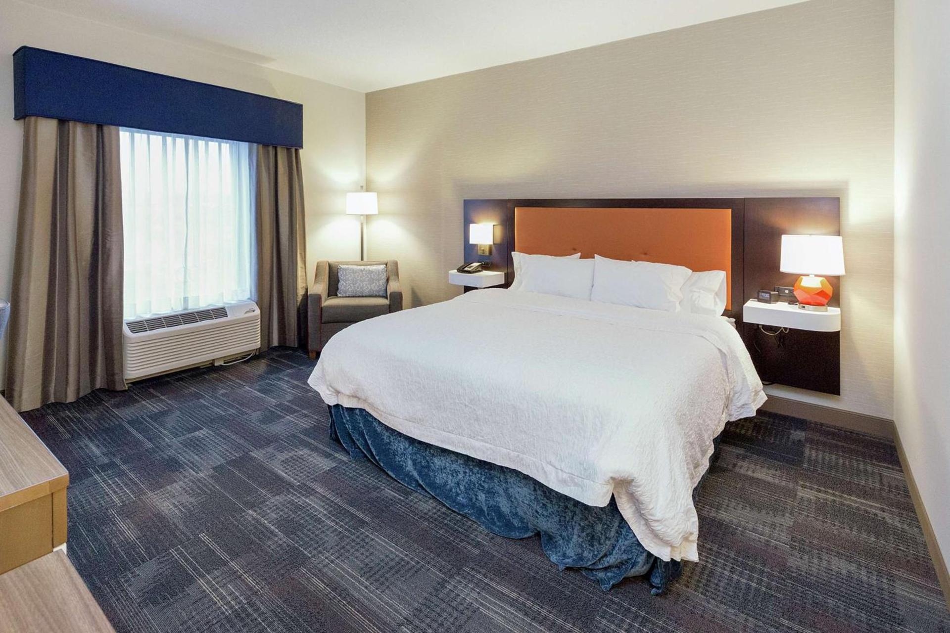 Hampton Inn & Suites Morgantown / University Town Centre photo 20