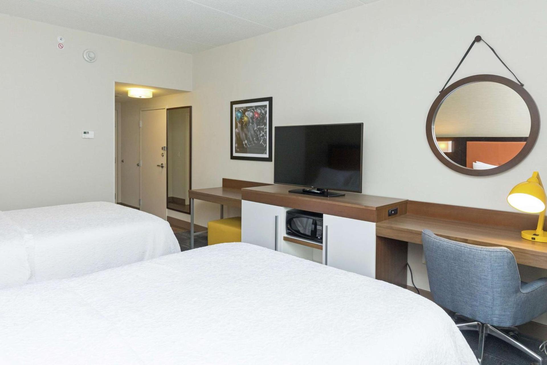 Hampton Inn & Suites Morgantown / University Town Centre photo 24
