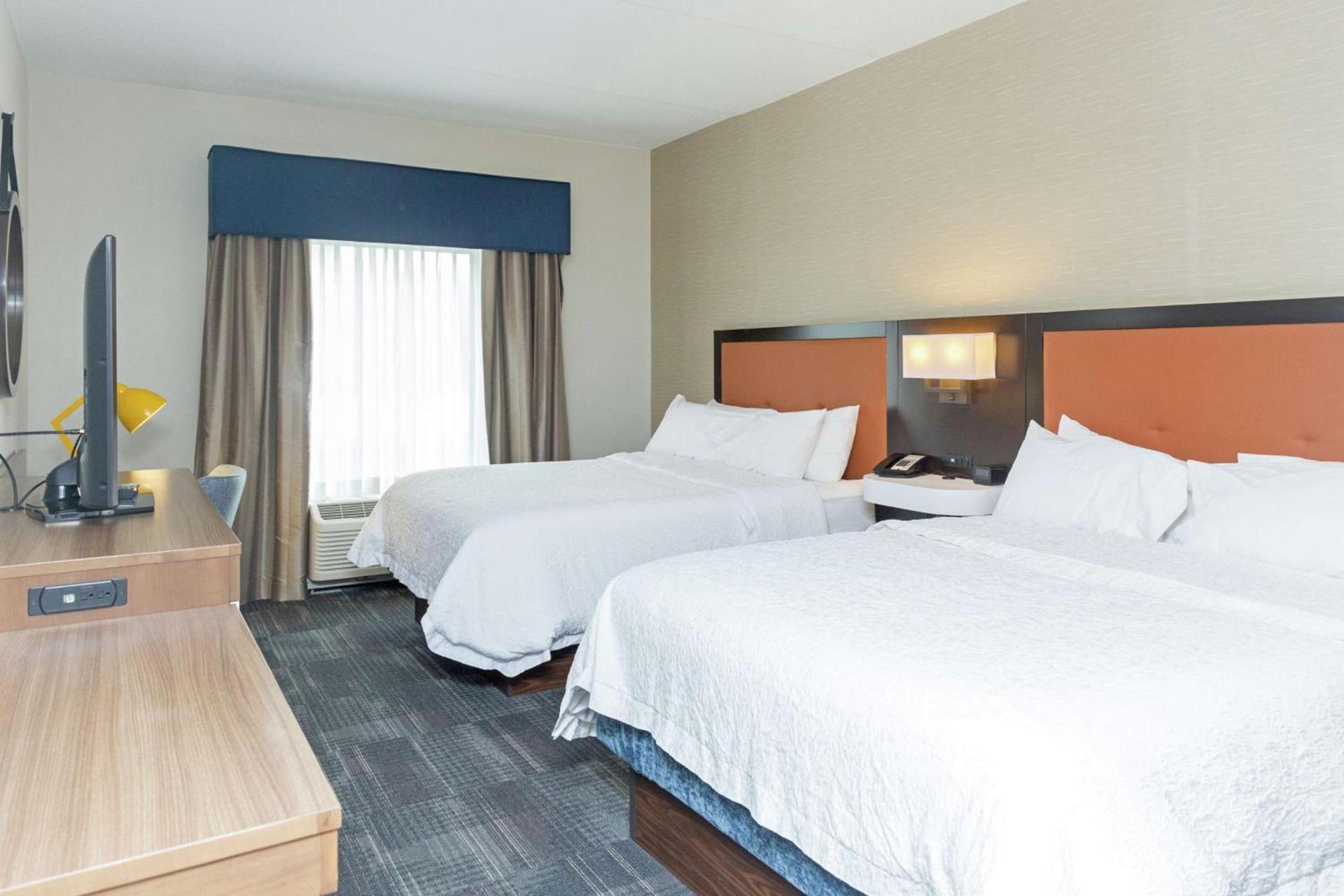 Hampton Inn & Suites Morgantown / University Town Centre photo 27