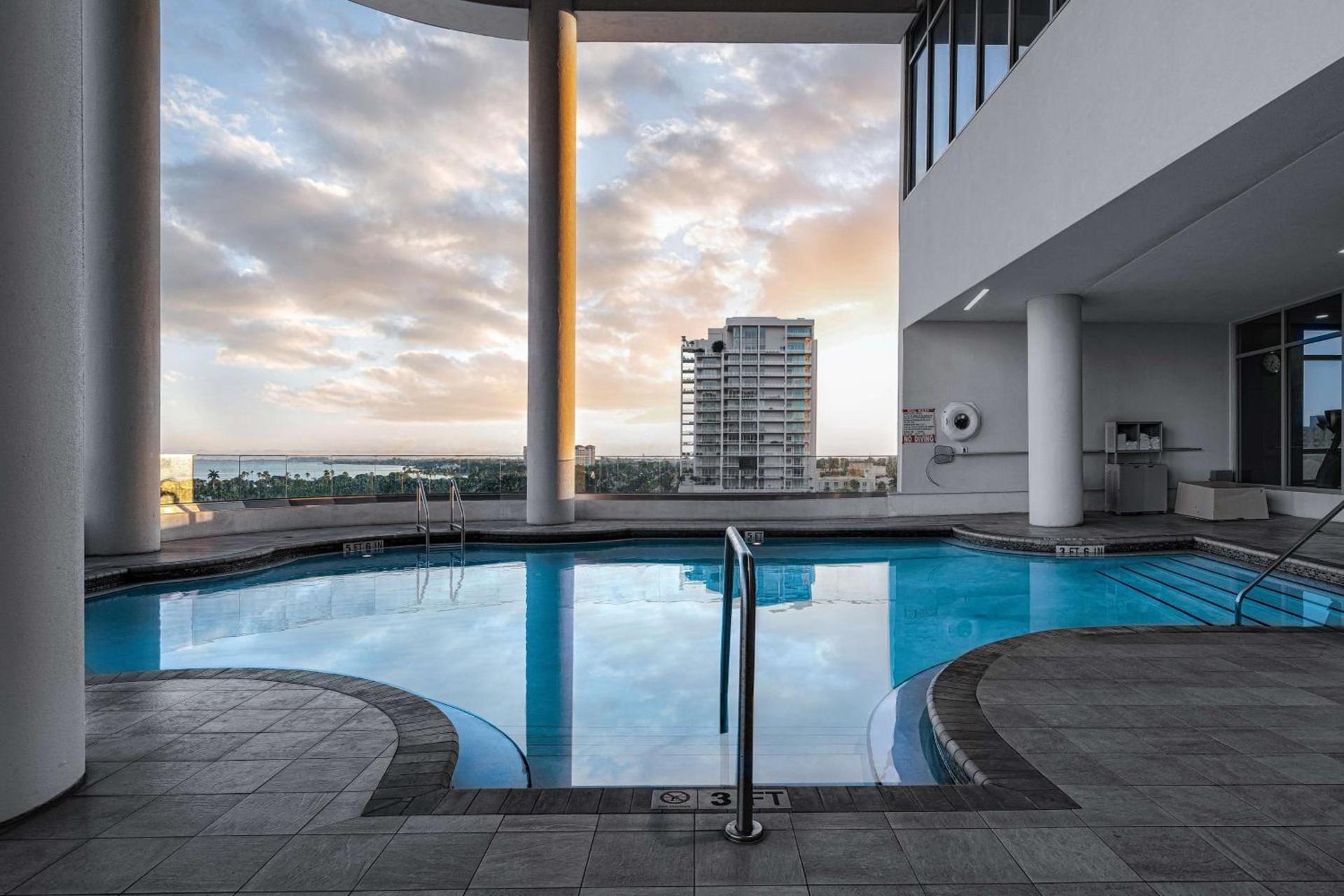 Embassy Suites By Hilton Sarasota photo 6