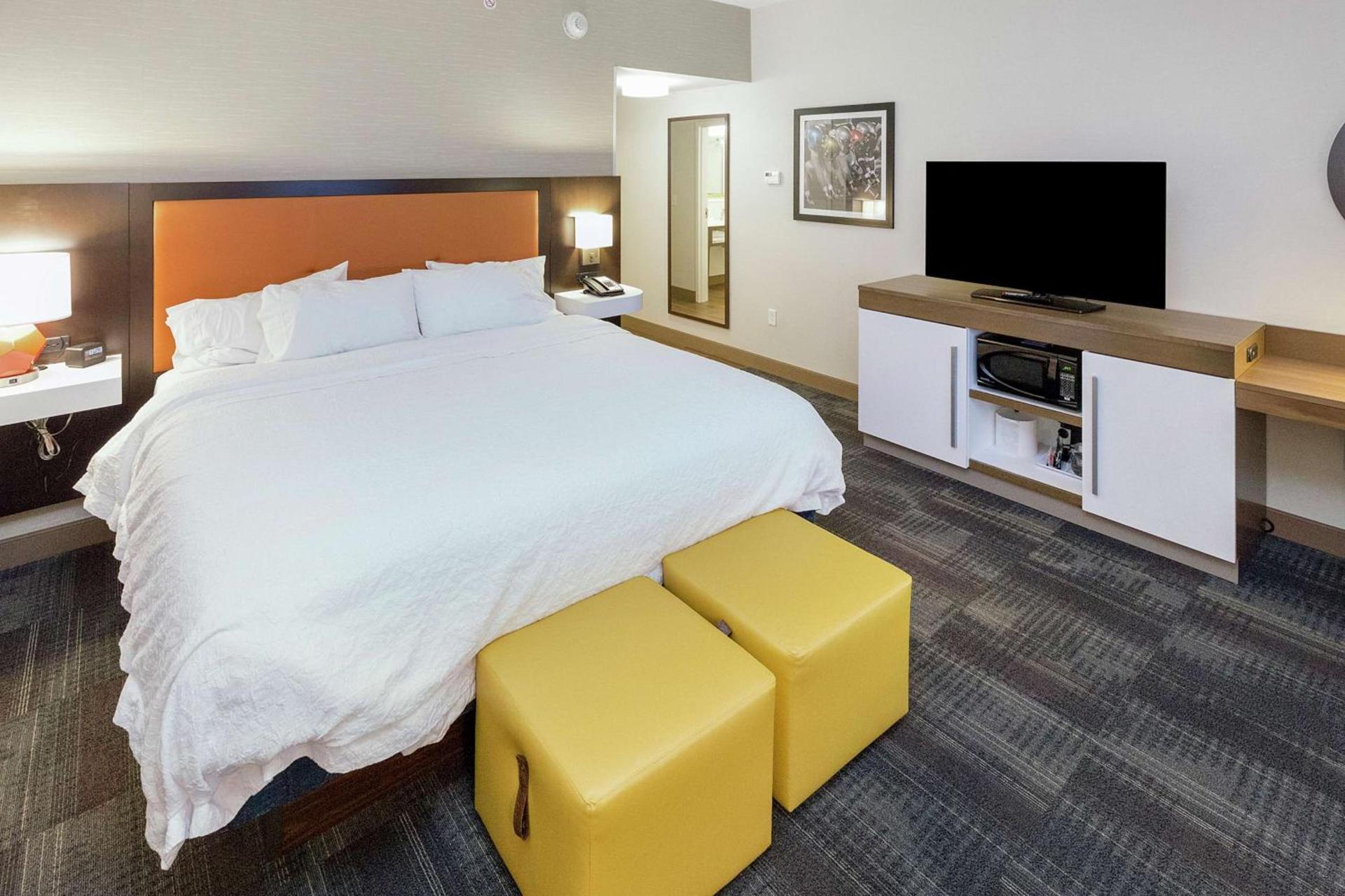 Hampton Inn & Suites Morgantown / University Town Centre photo 34