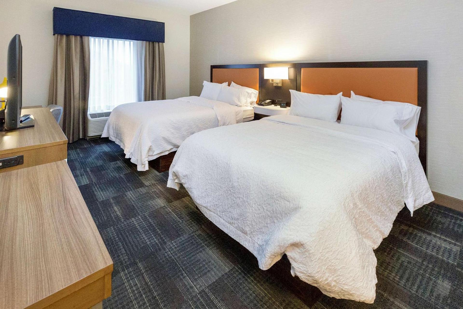 Hampton Inn & Suites Morgantown / University Town Centre photo 38