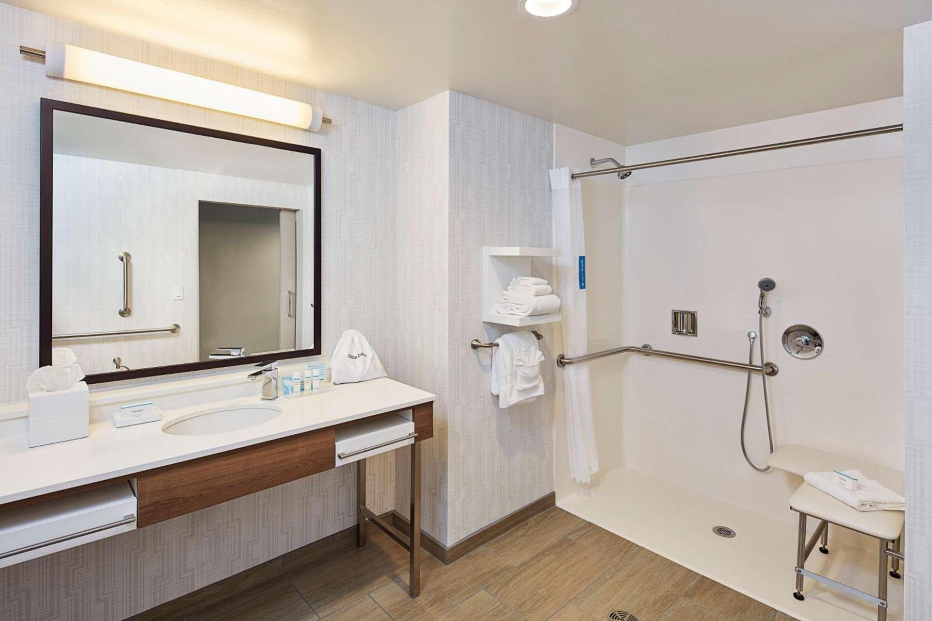 Hampton Inn & Suites Sacramento at CSUS photo 34