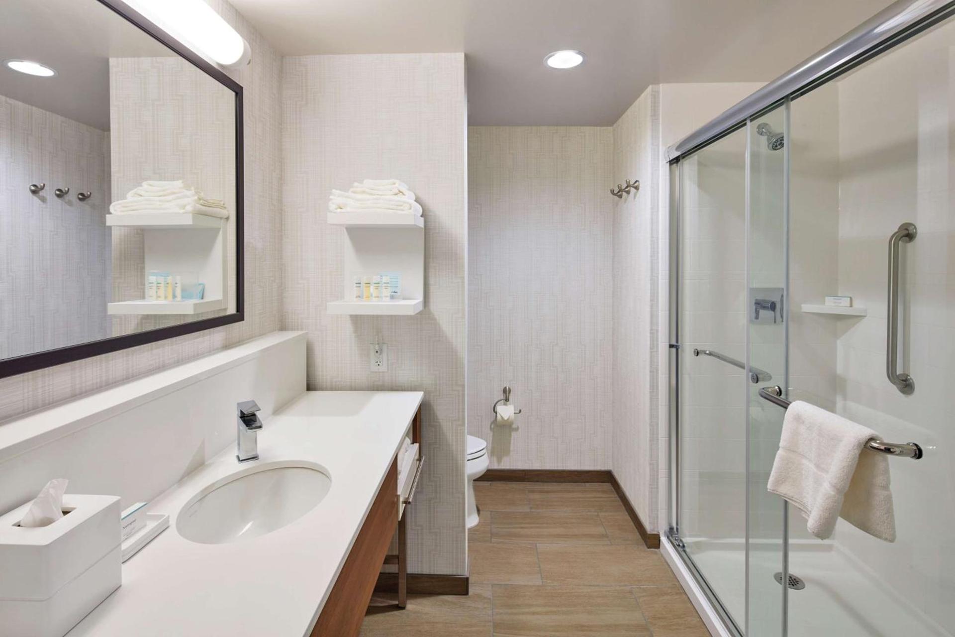Hampton Inn & Suites Sacramento at CSUS photo 37