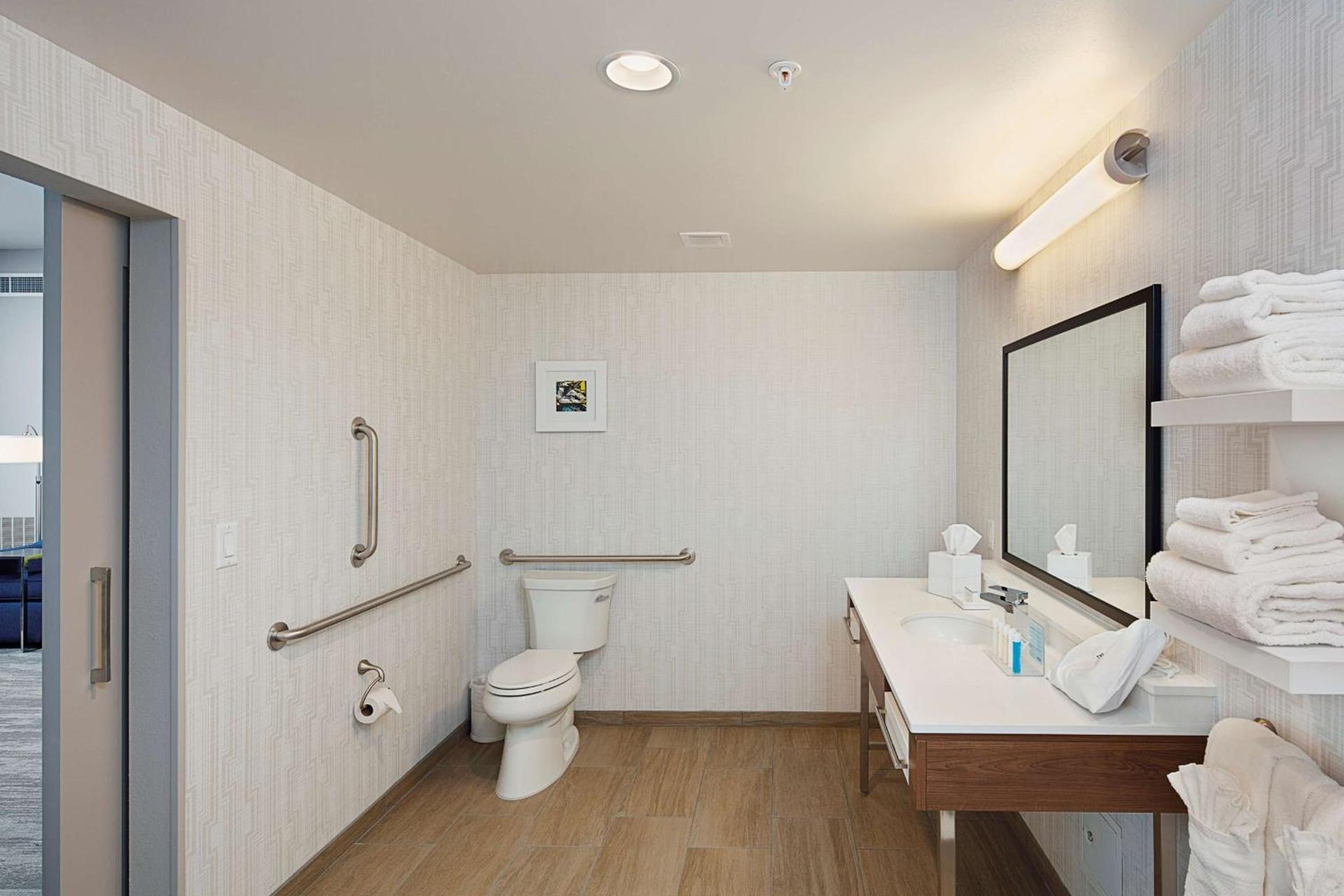 Hampton Inn & Suites Sacramento at CSUS photo 39