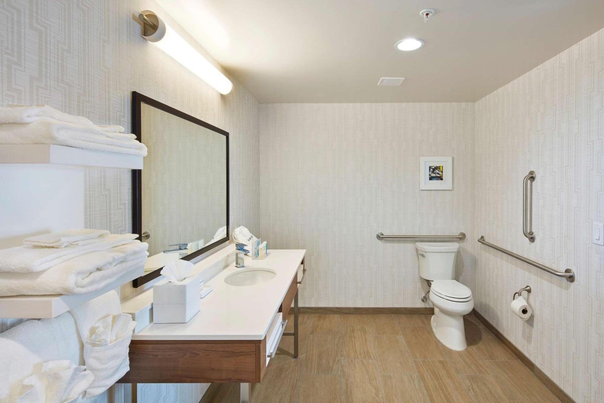 Hampton Inn & Suites Sacramento at CSUS photo 44