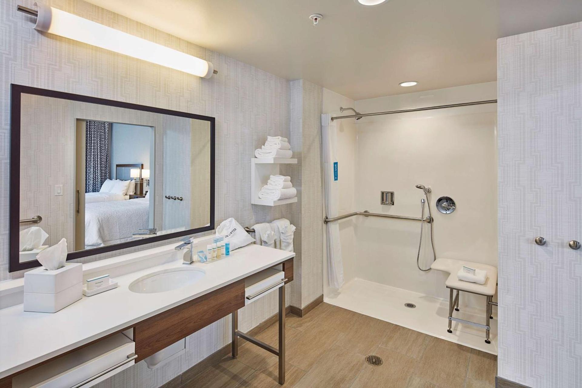 Hampton Inn & Suites Sacramento at CSUS photo 46