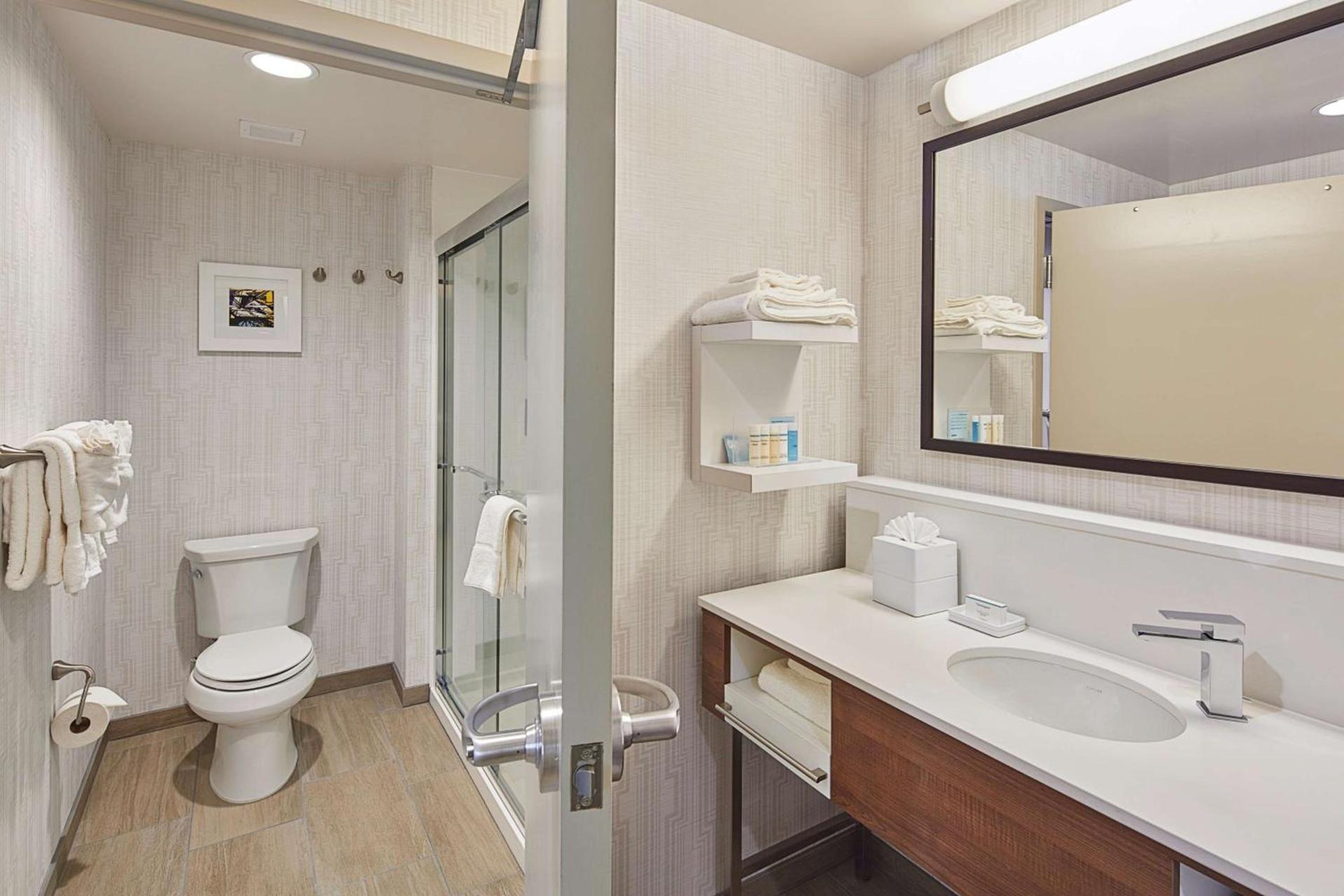 Hampton Inn & Suites Sacramento at CSUS photo 52