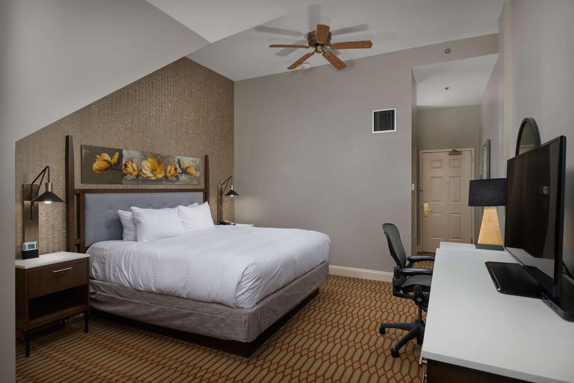 Virginia Crossings Hotel, Tapestry Collection by Hilton photo 18