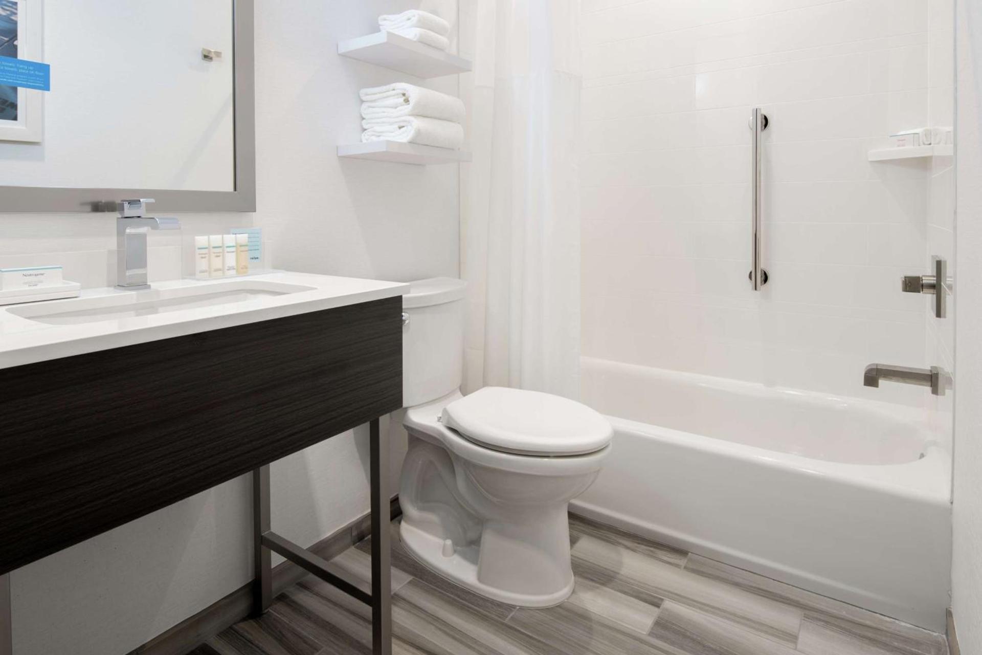 Hampton Inn Petaluma, Ca photo 20