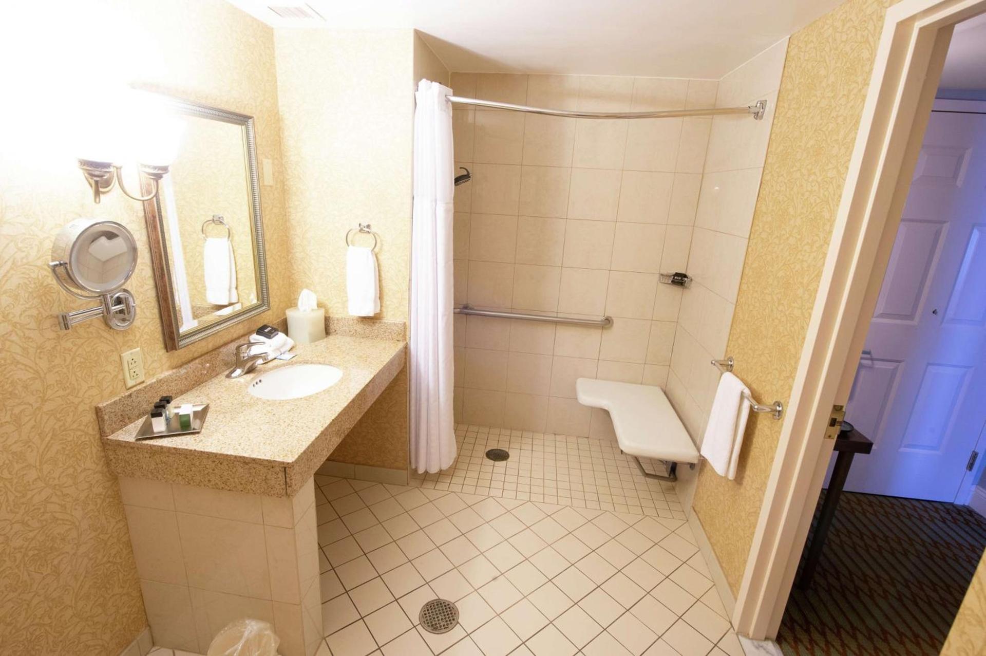 Virginia Crossings Hotel, Tapestry Collection by Hilton photo 32