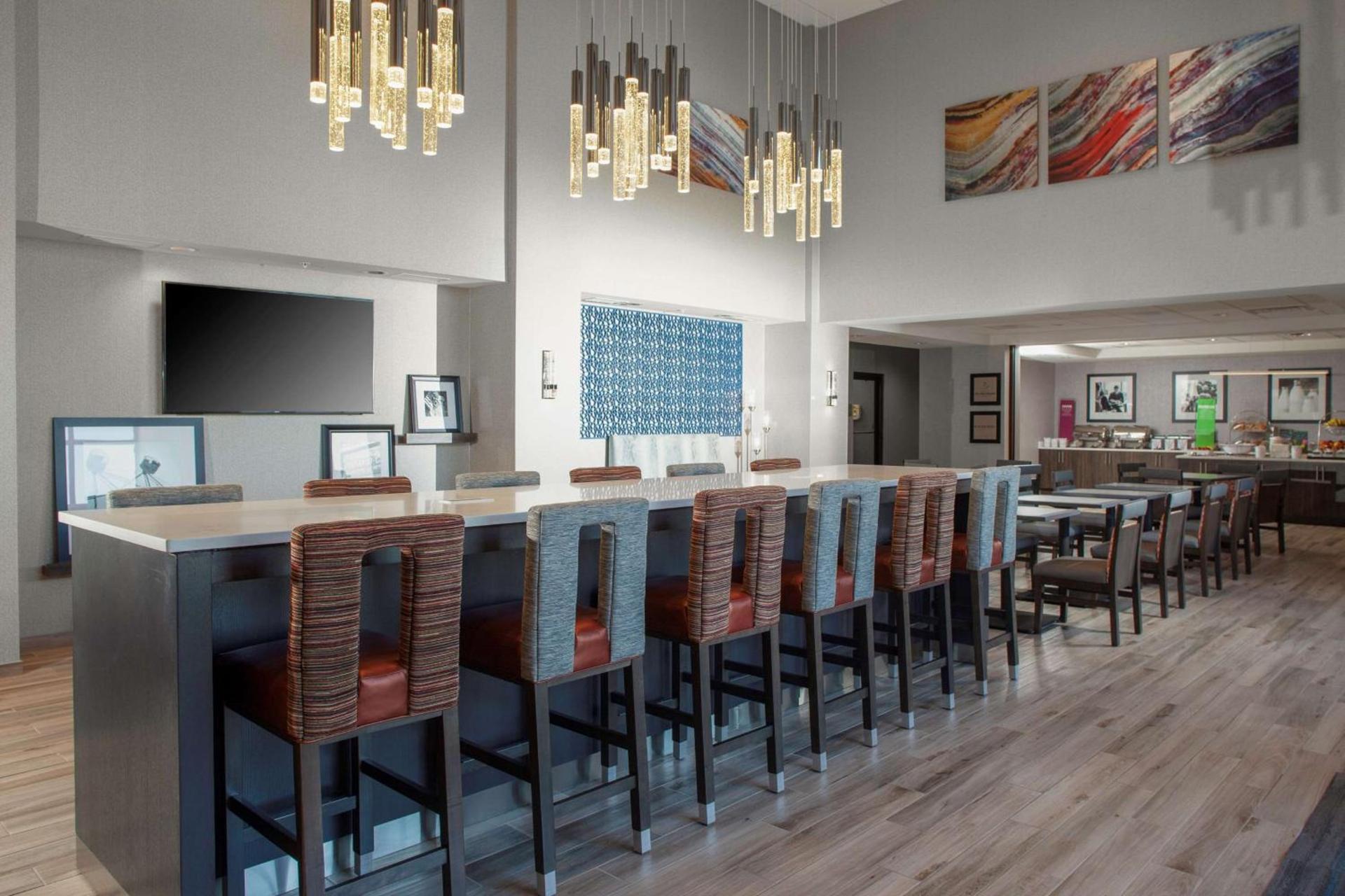 Hampton Inn & Suites Chicago-Burr Ridge photo 4
