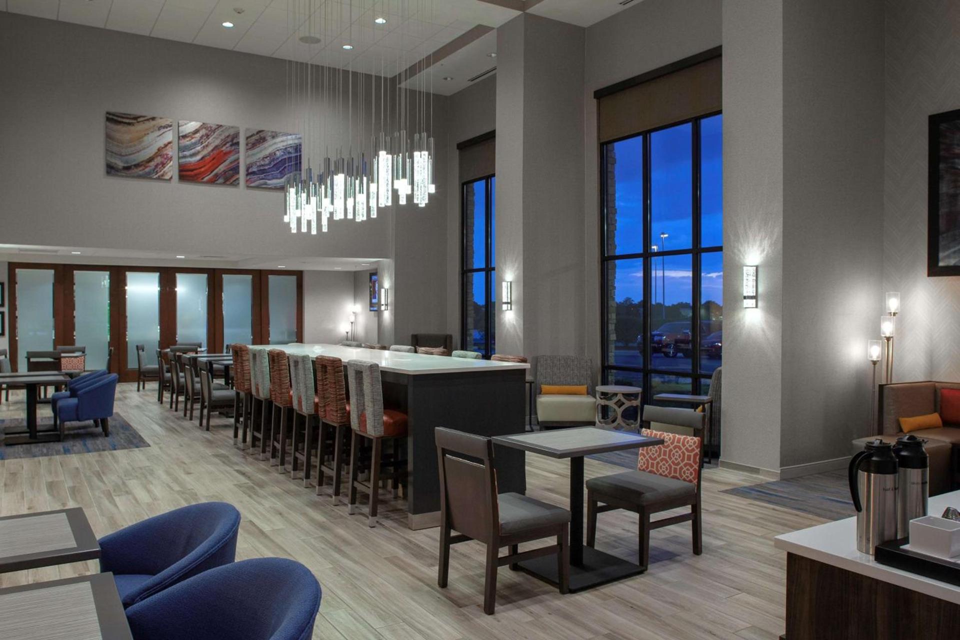 Hampton Inn & Suites Chicago-Burr Ridge photo 7