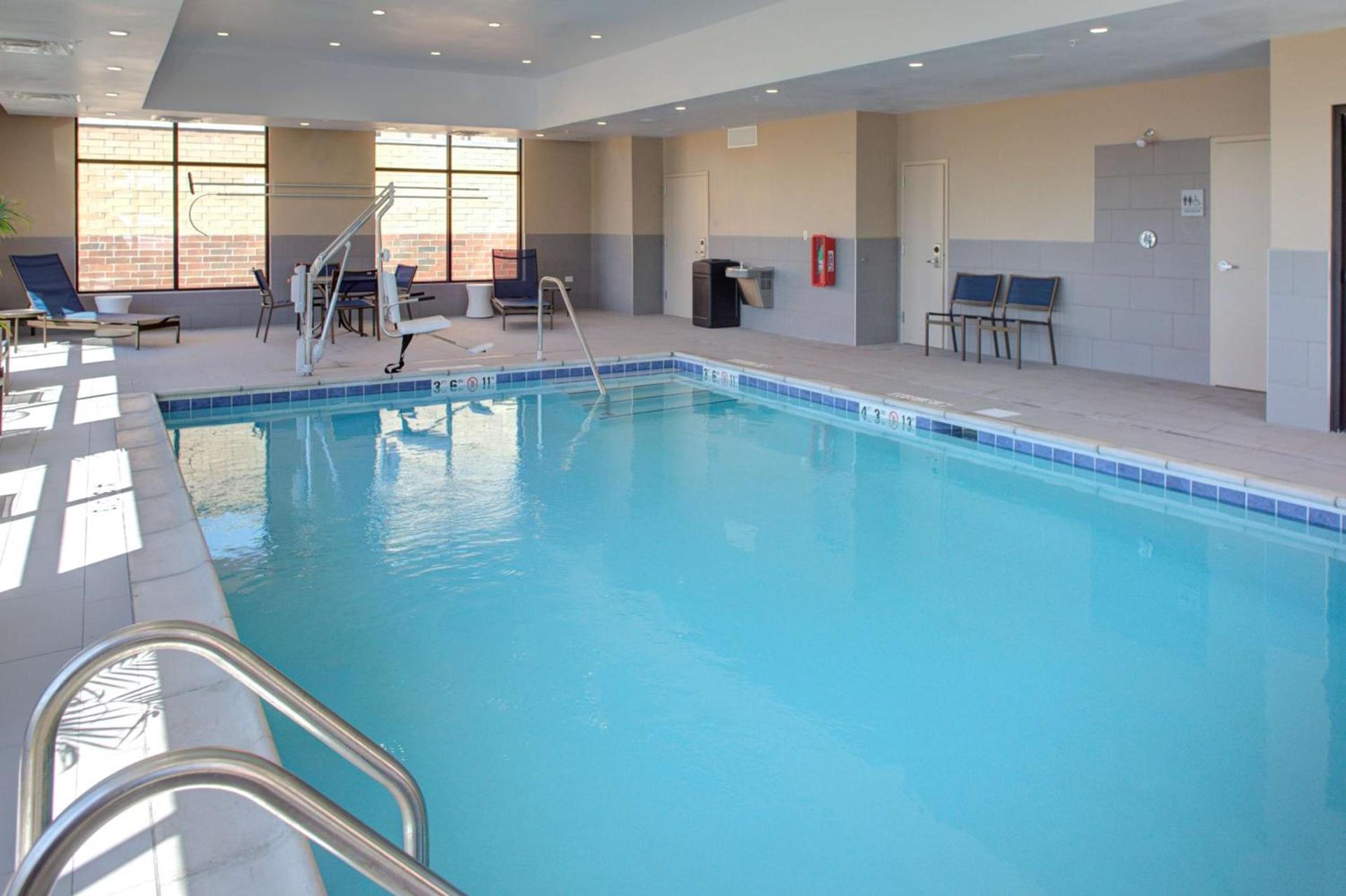 Hampton Inn & Suites Chicago-Burr Ridge photo 9