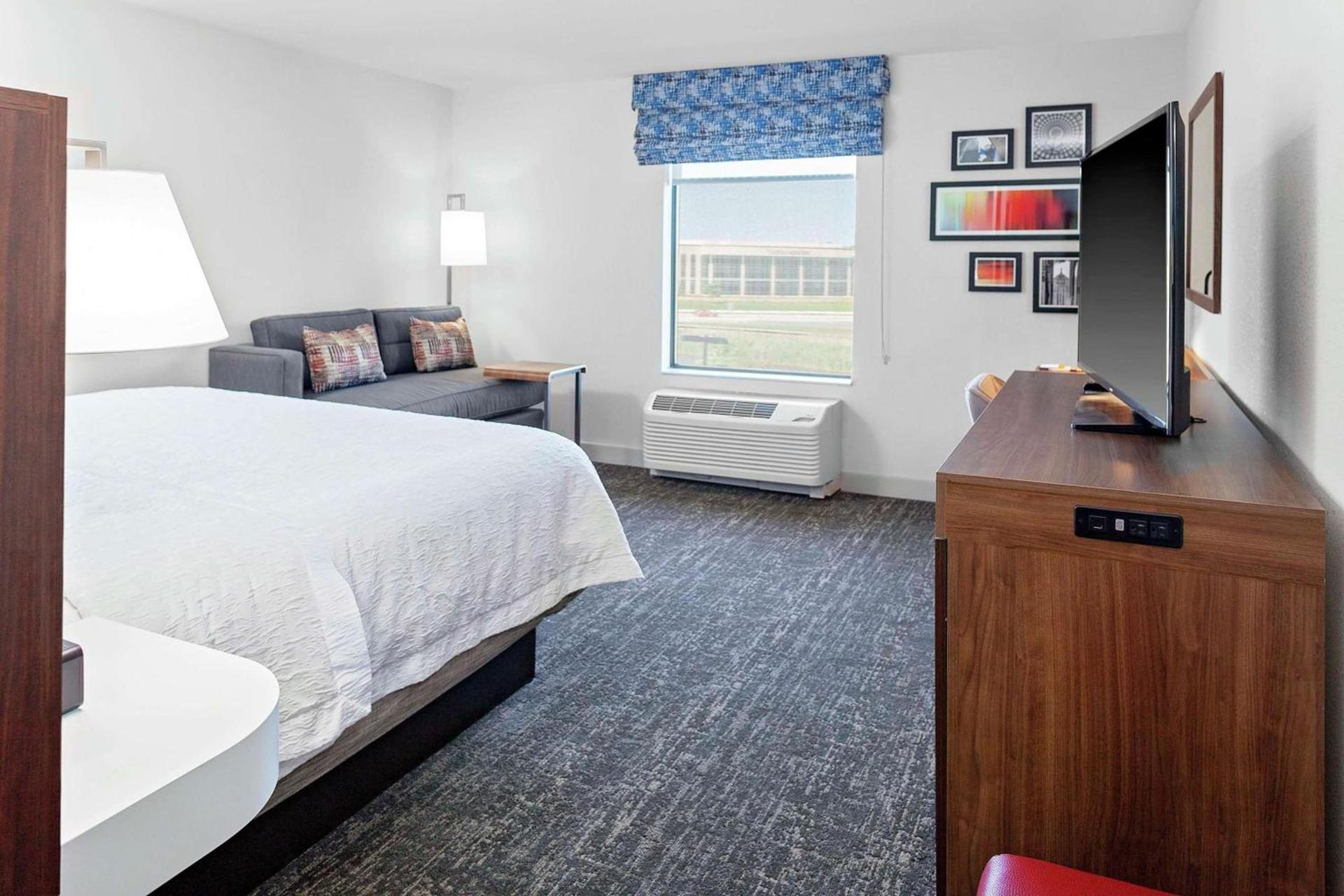 Hampton Inn & Suites Chicago-Burr Ridge photo 15
