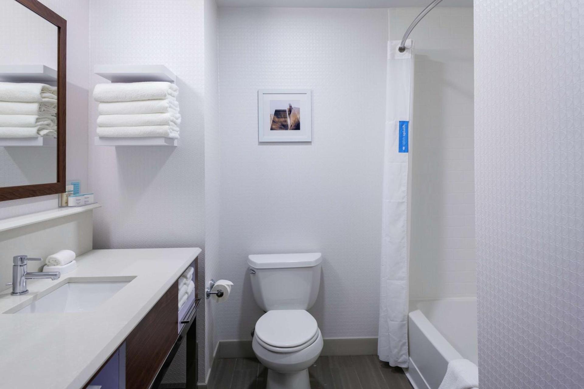 Hampton Inn & Suites Chicago-Burr Ridge photo 17