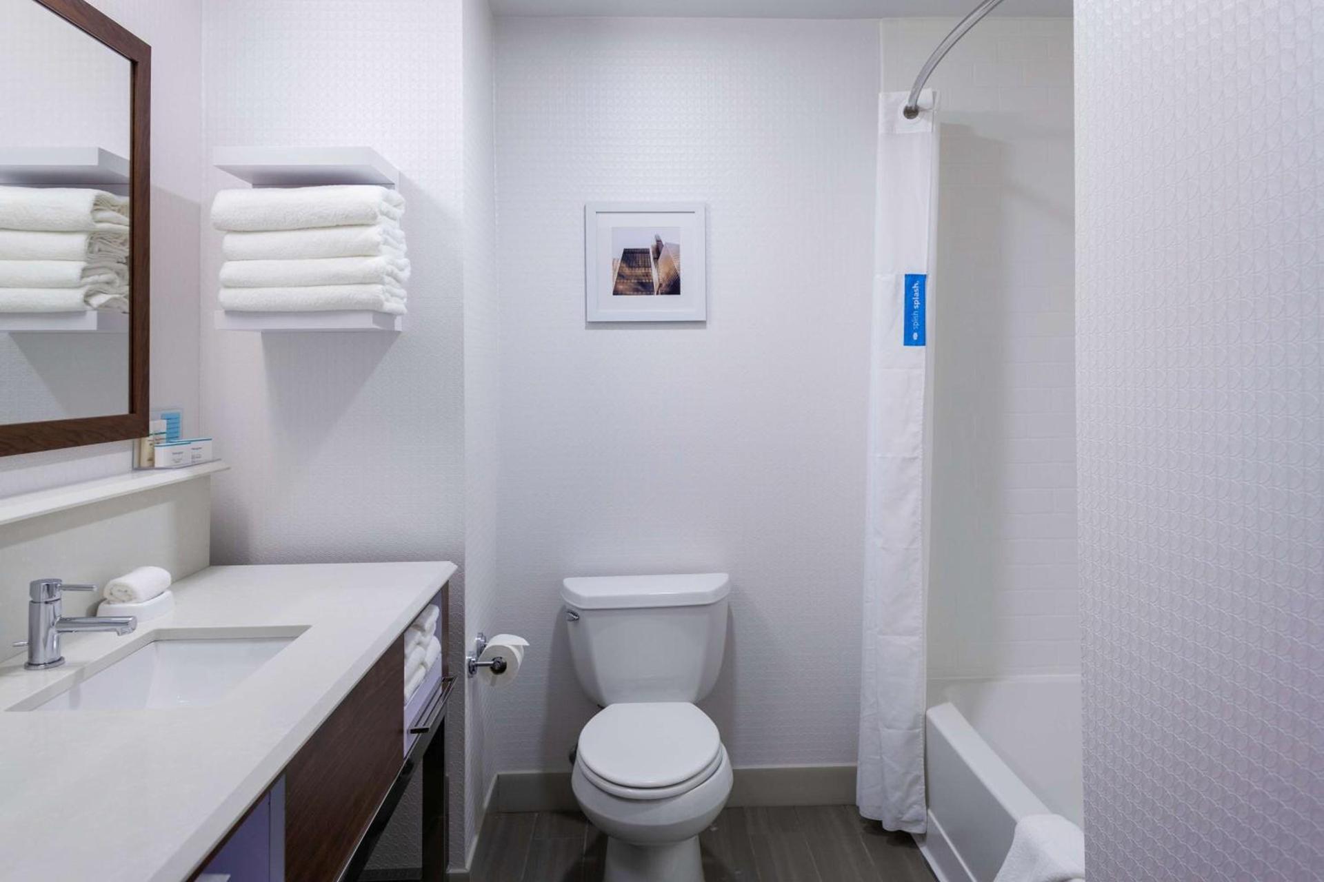 Hampton Inn & Suites Chicago-Burr Ridge photo 20