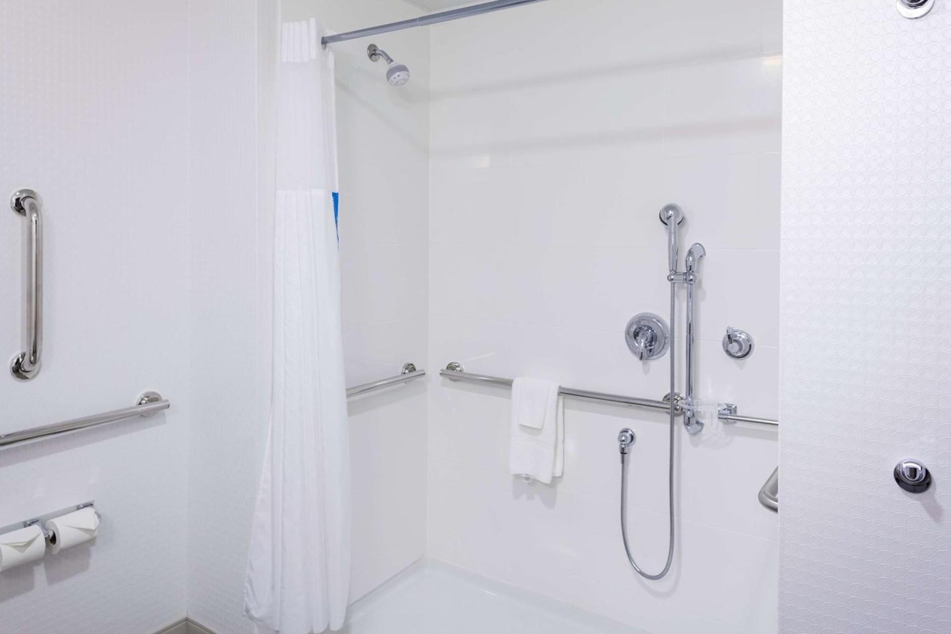Hampton Inn & Suites Chicago-Burr Ridge photo 24
