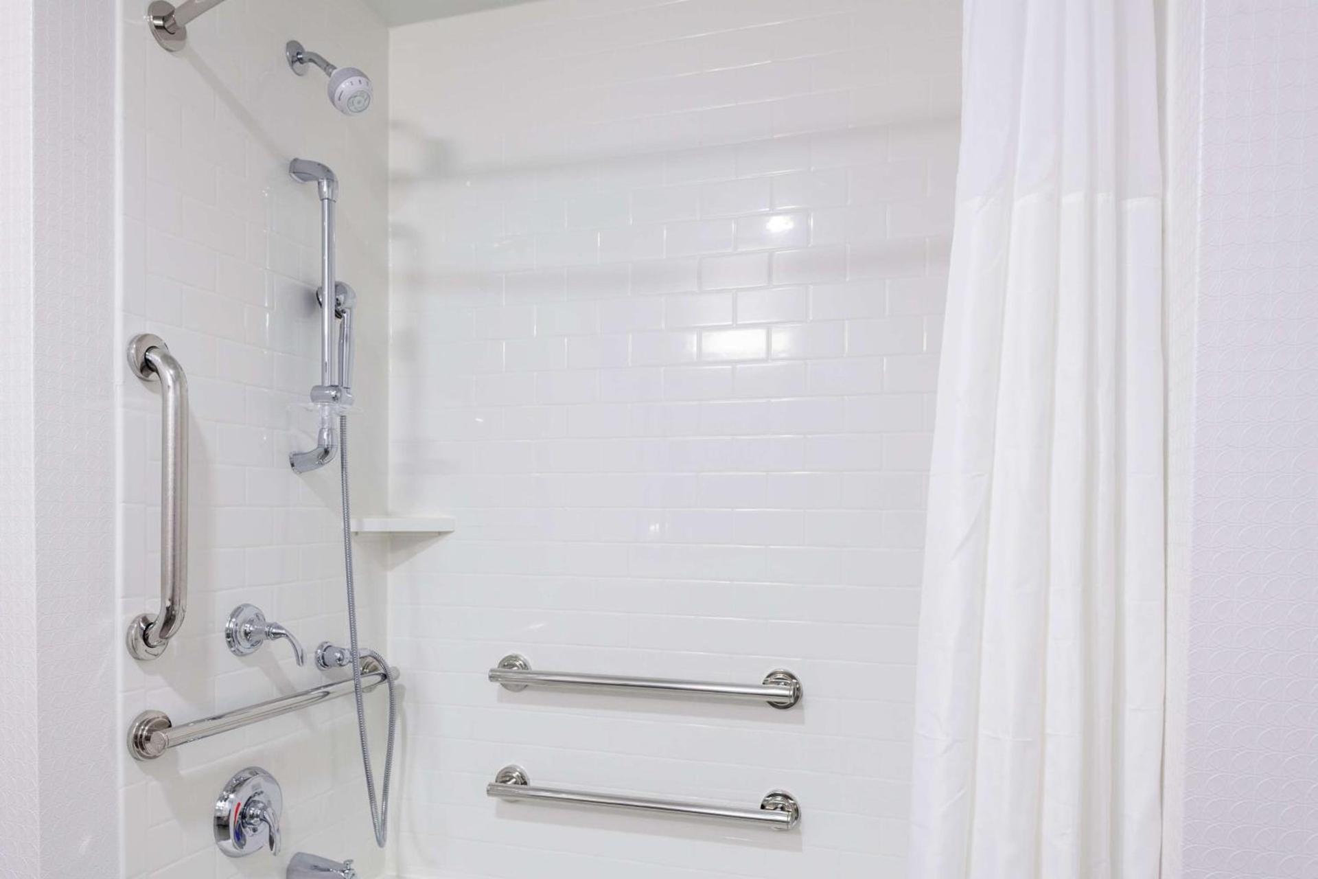 Hampton Inn & Suites Chicago-Burr Ridge photo 25