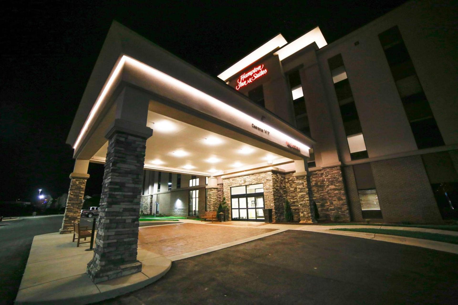 Hampton Inn & Suites Forest City photo 2