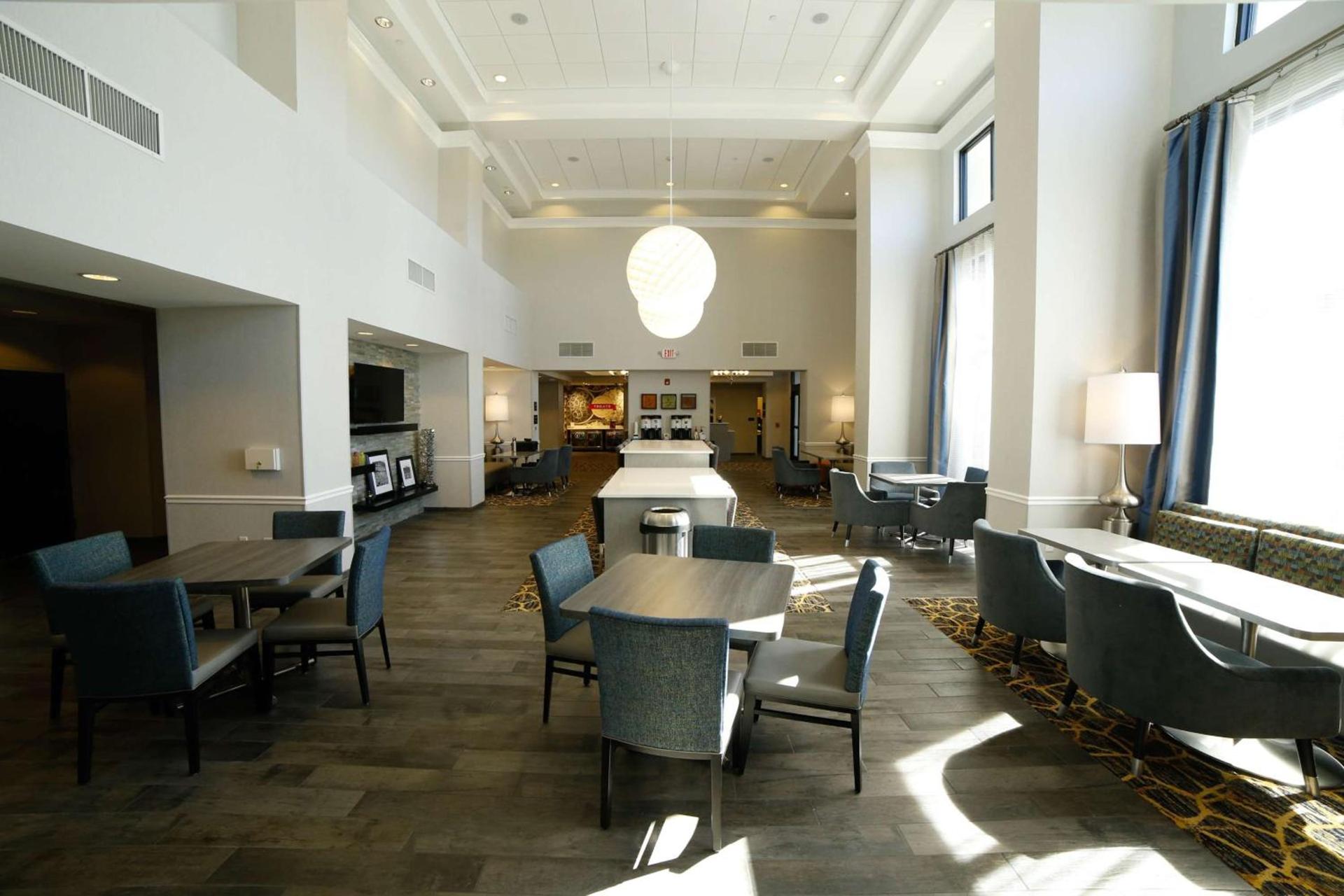 Hampton Inn & Suites Forest City photo 6