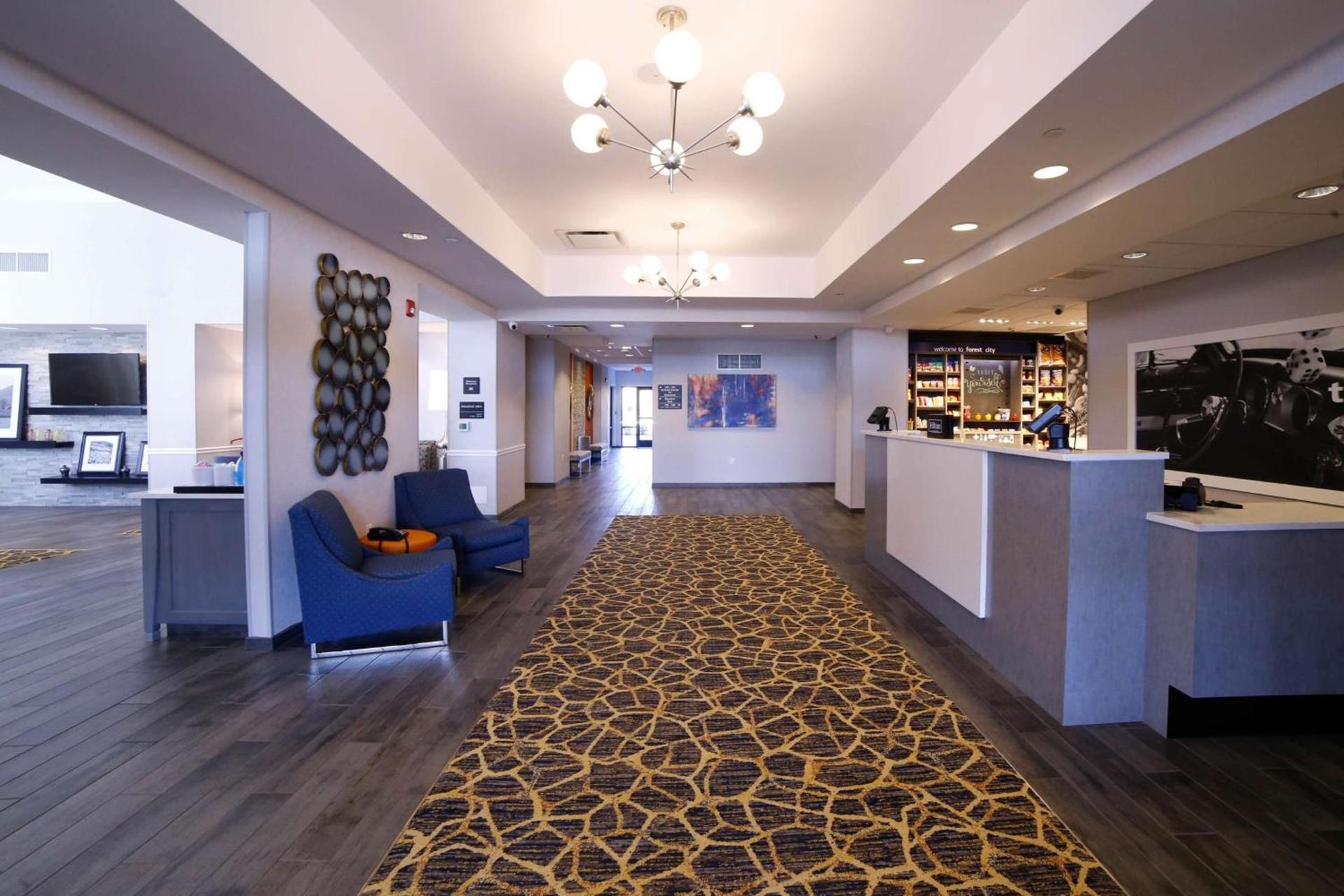 Hampton Inn & Suites Forest City photo 7
