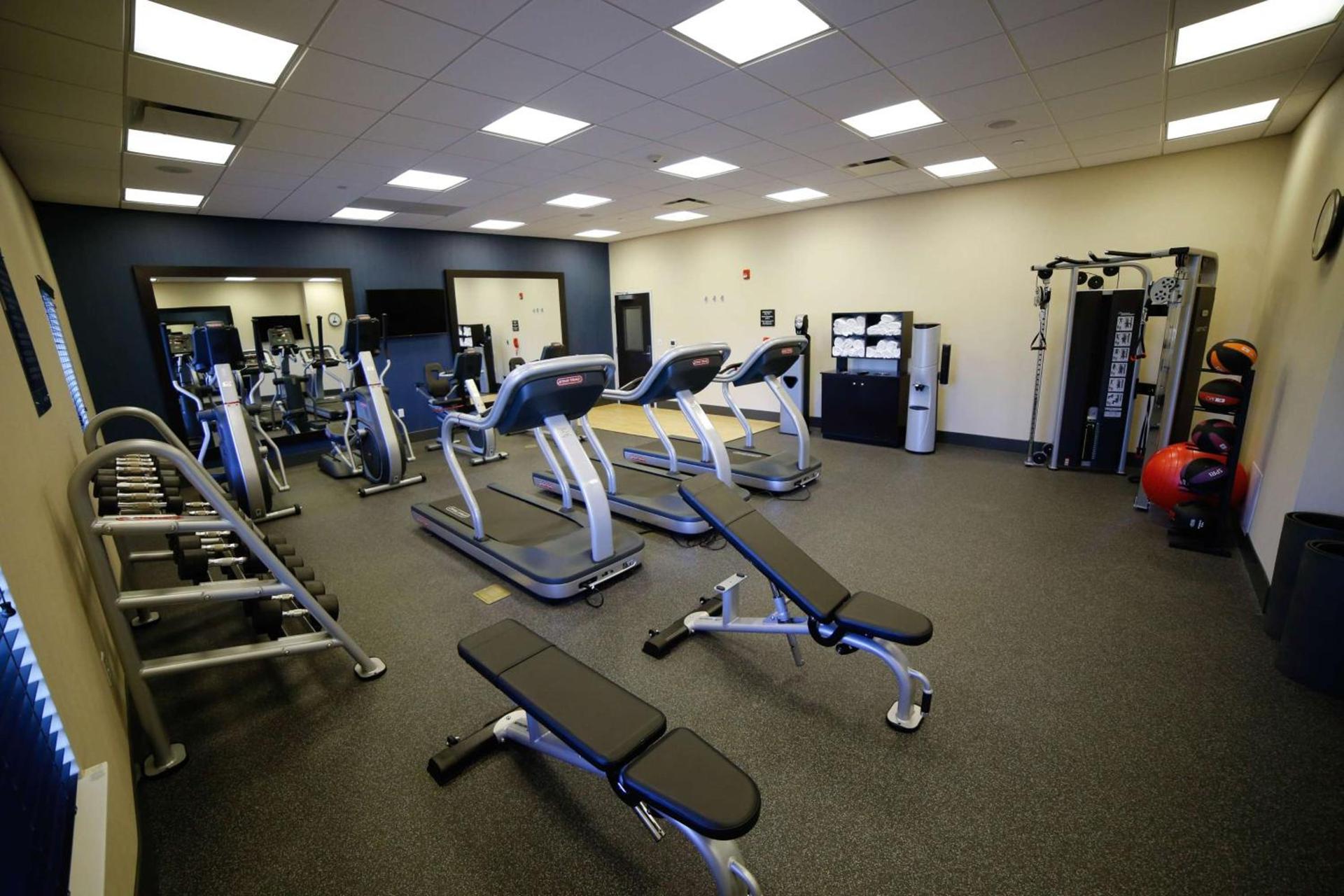 Hampton Inn & Suites Forest City photo 11