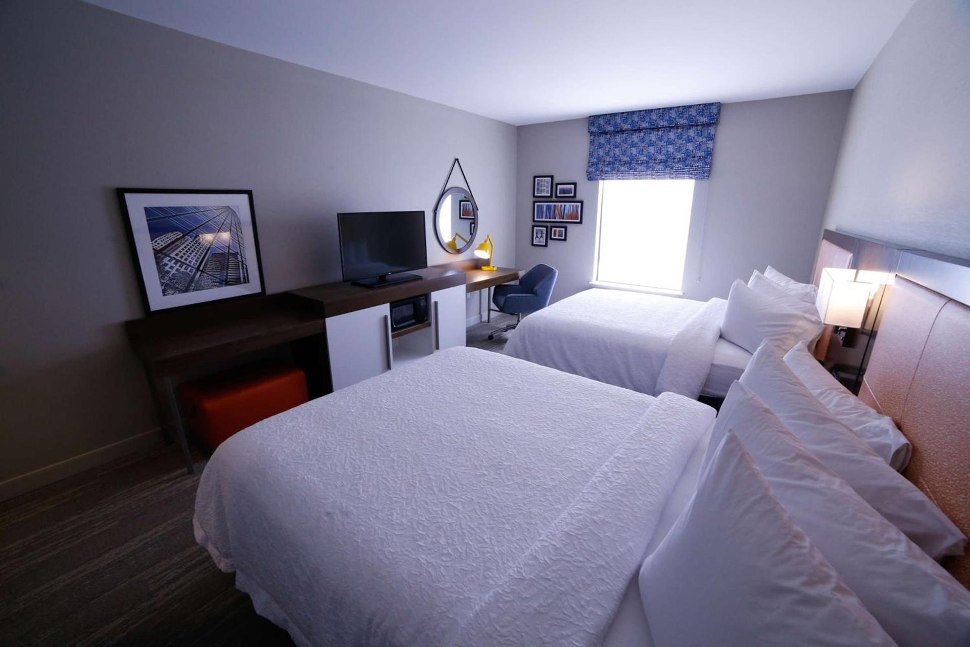 Hampton Inn & Suites Forest City photo 13