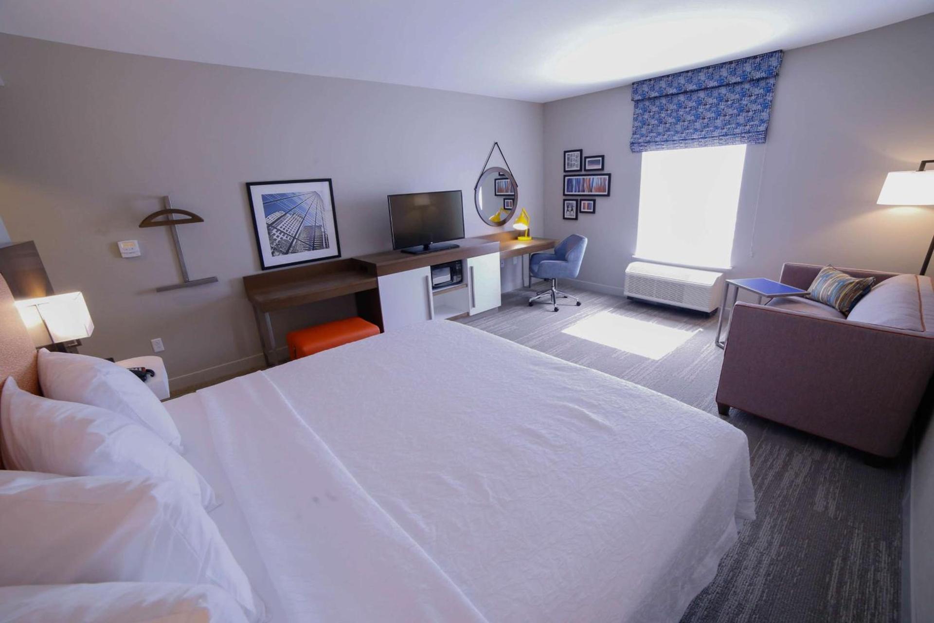 Hampton Inn & Suites Forest City photo 18