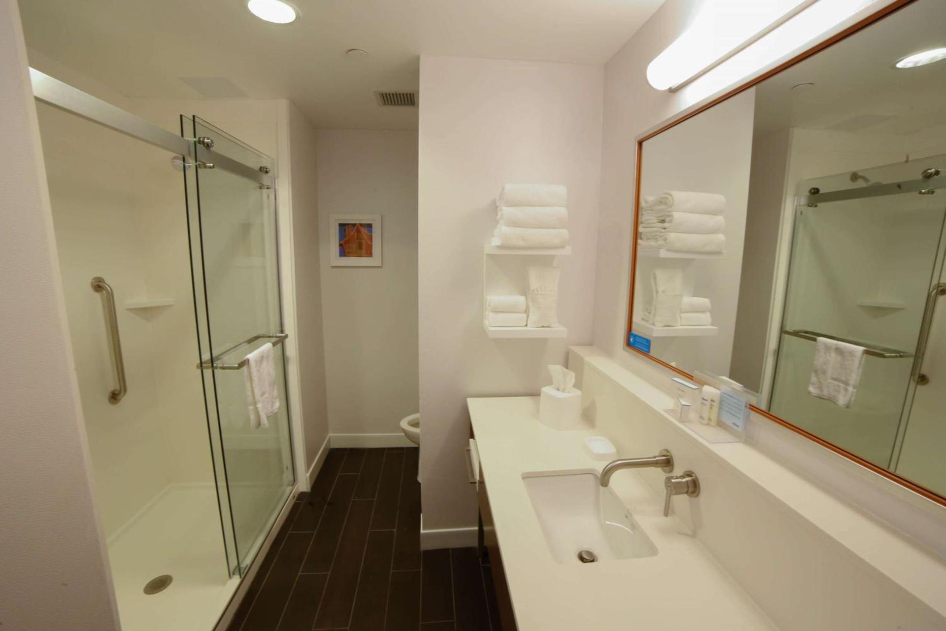 Hampton Inn & Suites Forest City photo 19