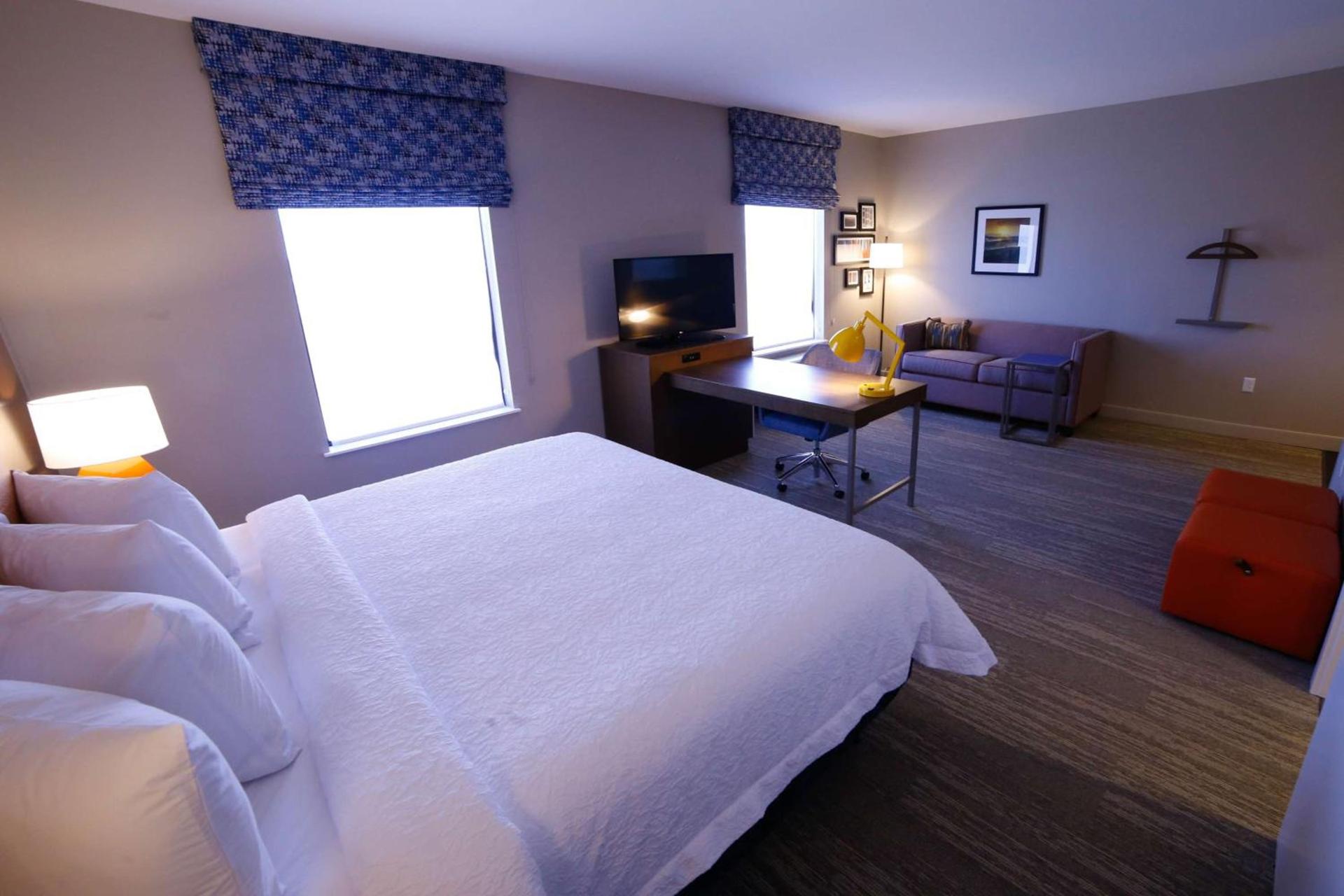 Hampton Inn & Suites Forest City photo 20