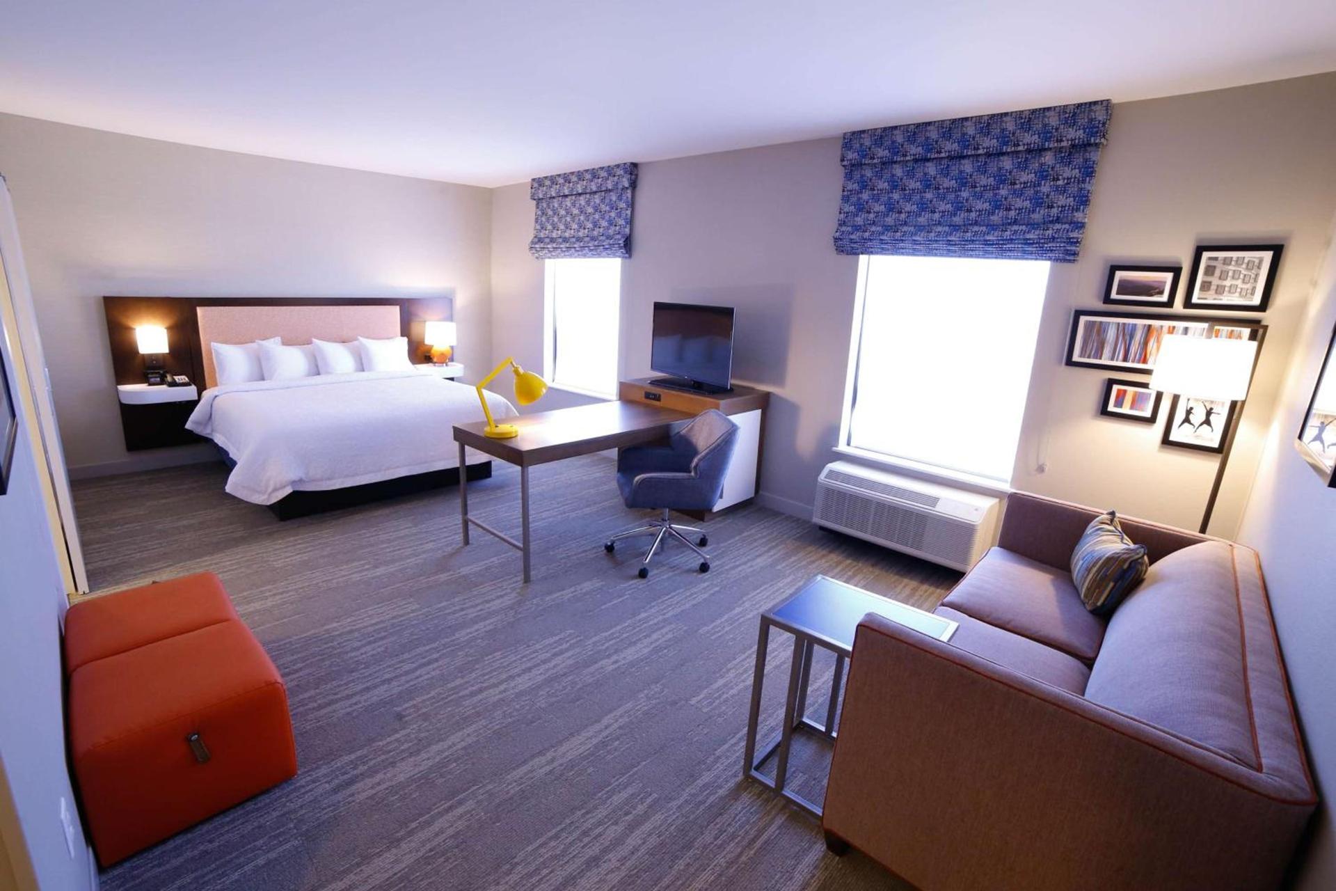 Hampton Inn & Suites Forest City photo 22