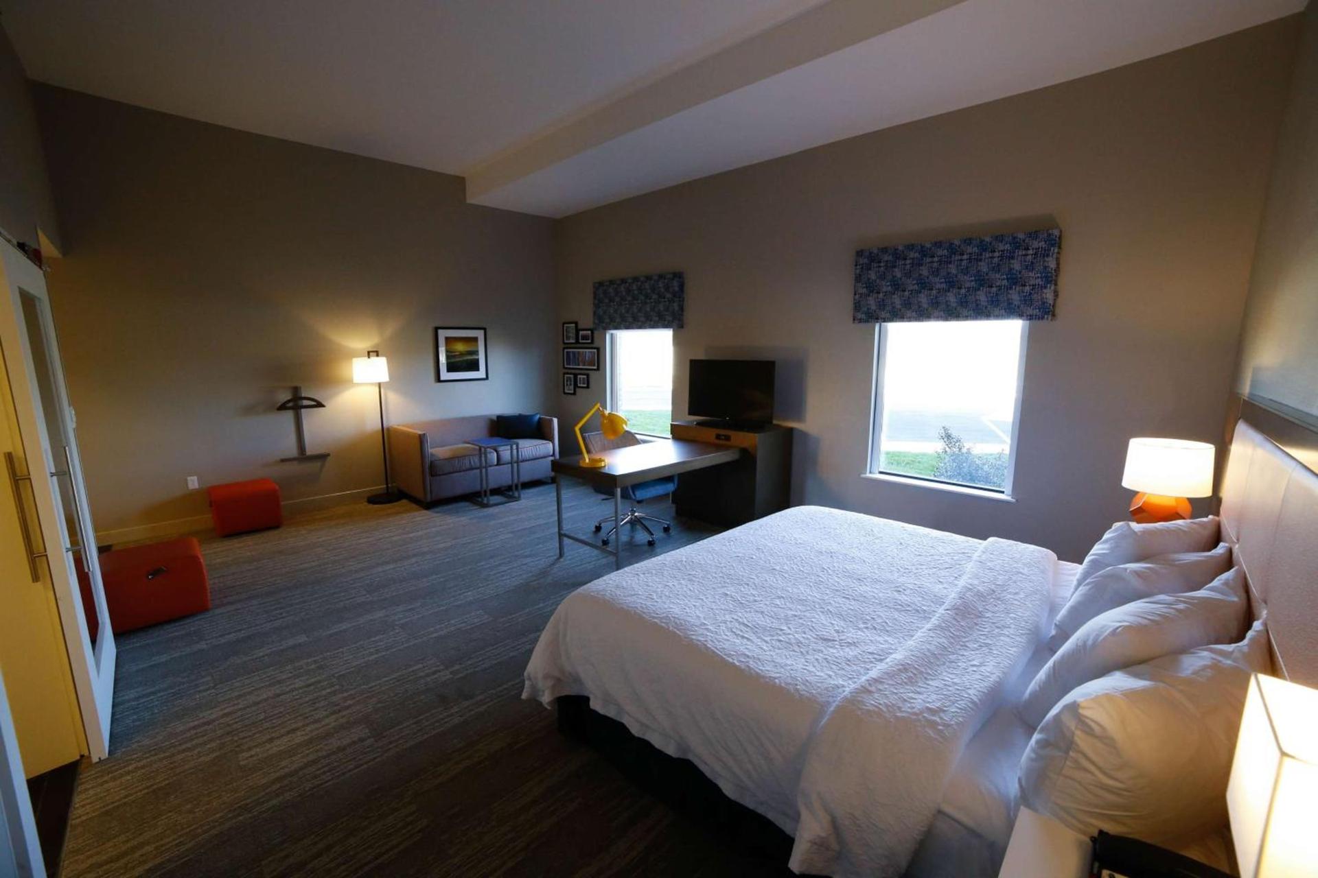 Hampton Inn & Suites Forest City photo 26