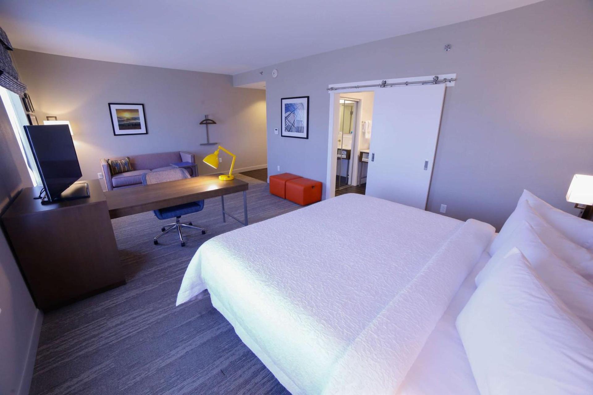 Hampton Inn & Suites Forest City photo 28