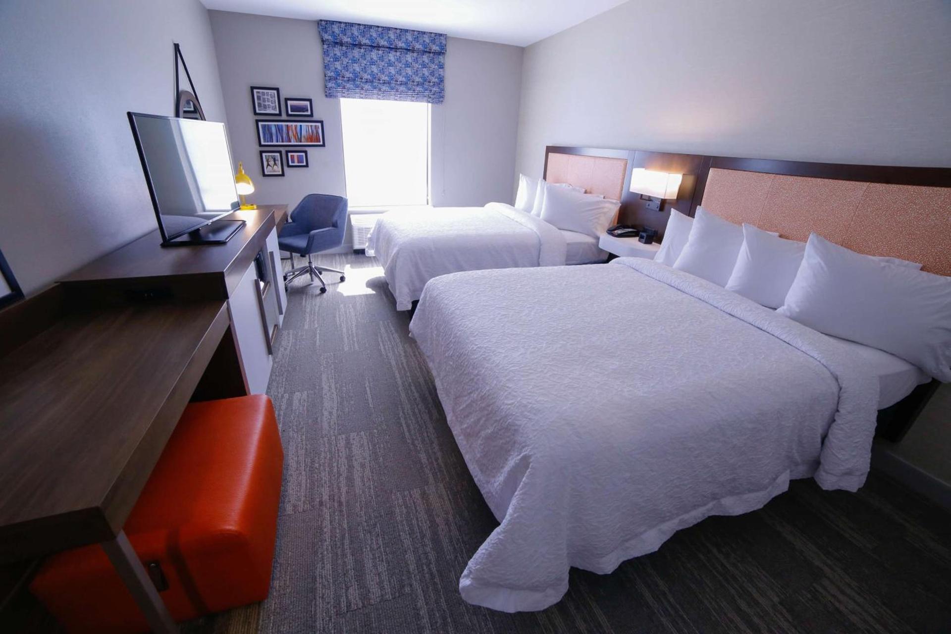 Hampton Inn & Suites Forest City photo 30