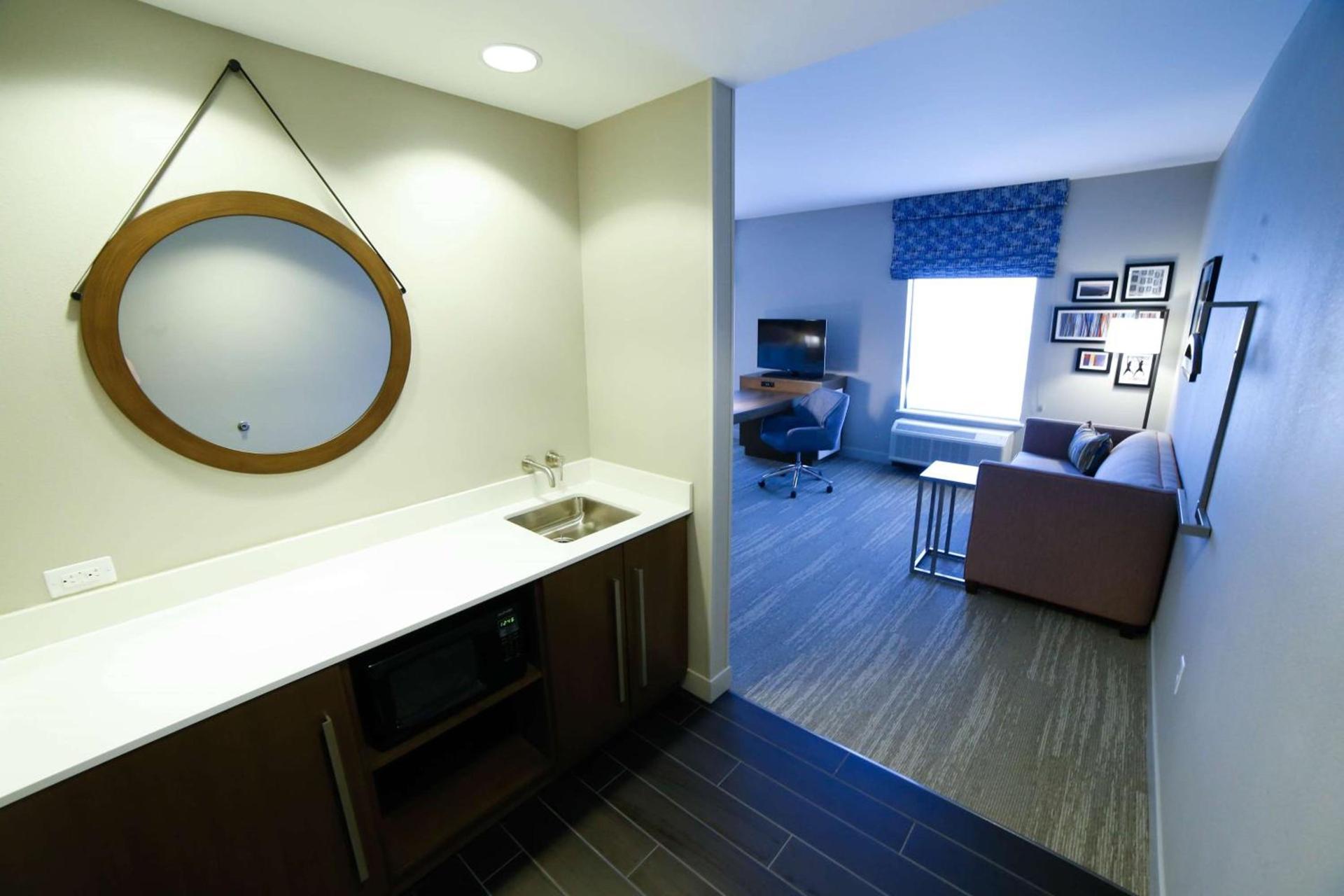 Hampton Inn & Suites Forest City photo 33