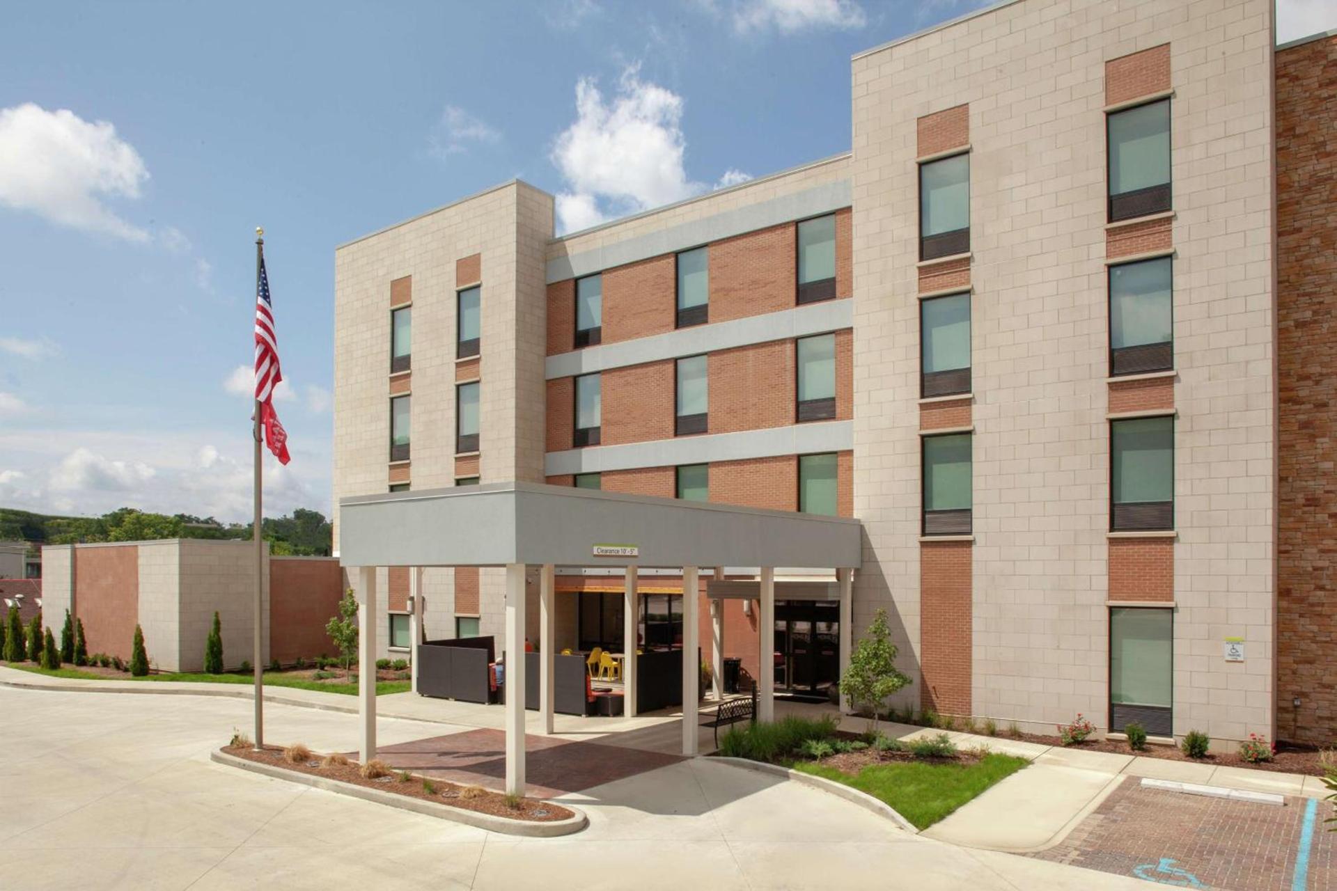 Home2 Suites by Hilton Bloomington photo 2