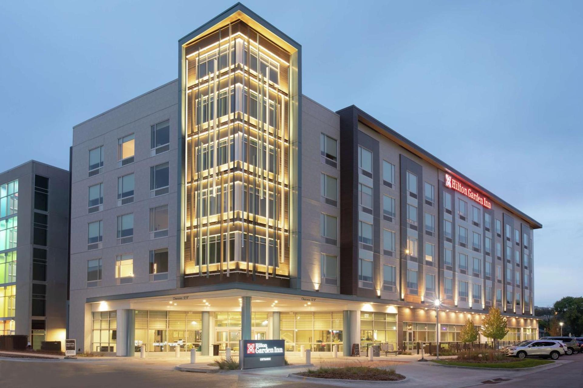 Hilton Garden Inn Omaha Aksarben Village photo 1