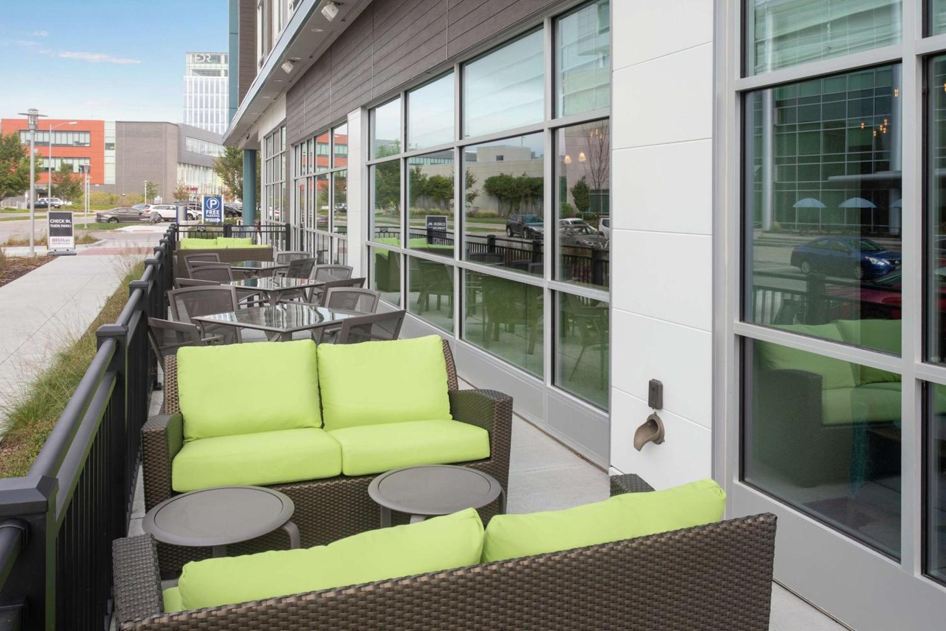 Hilton Garden Inn Omaha Aksarben Village photo 2