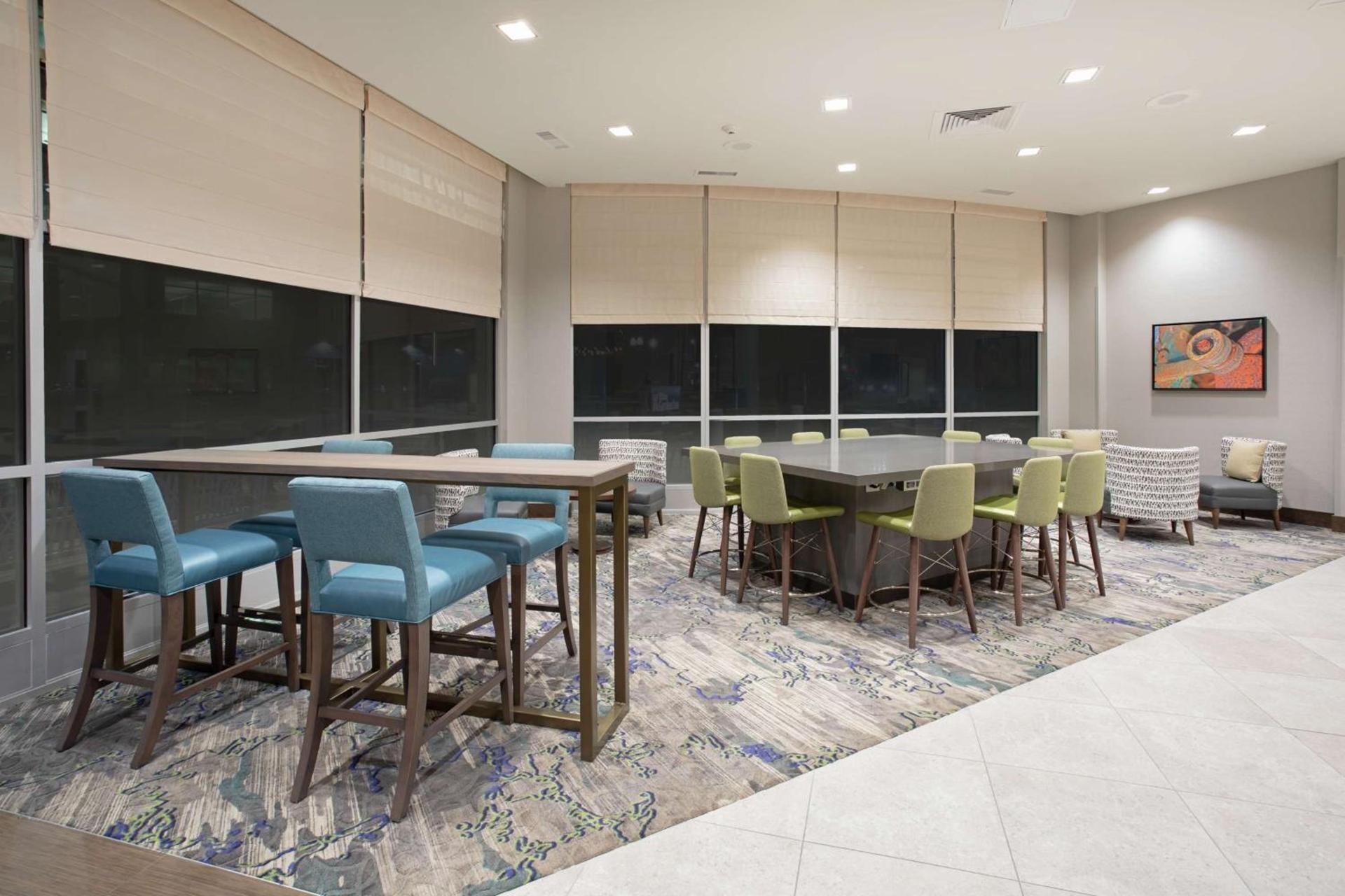 Hilton Garden Inn Omaha Aksarben Village photo 4