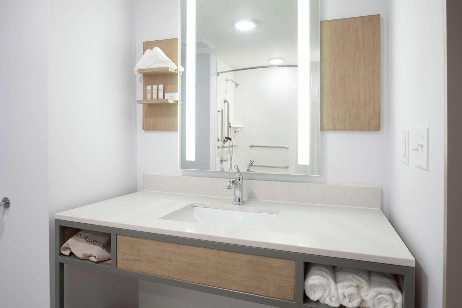 Hilton Garden Inn Omaha Aksarben Village photo 16