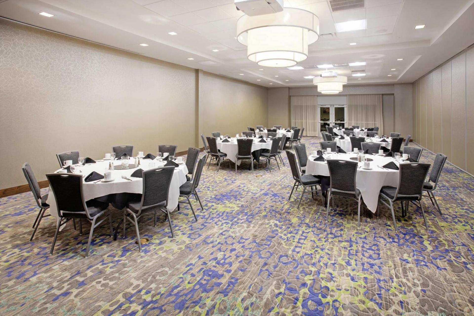 Hilton Garden Inn Omaha Aksarben Village photo 33
