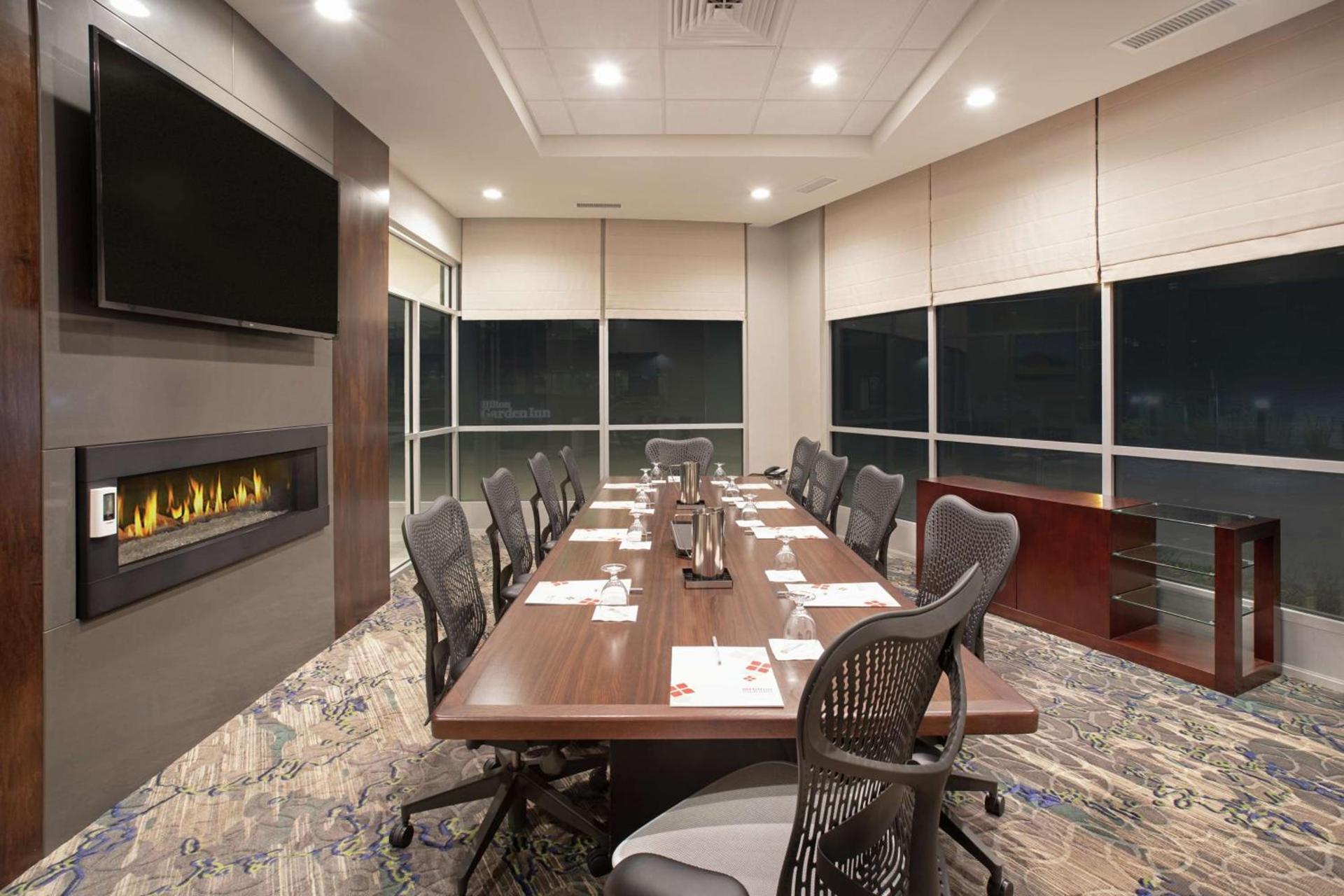 Hilton Garden Inn Omaha Aksarben Village photo 34