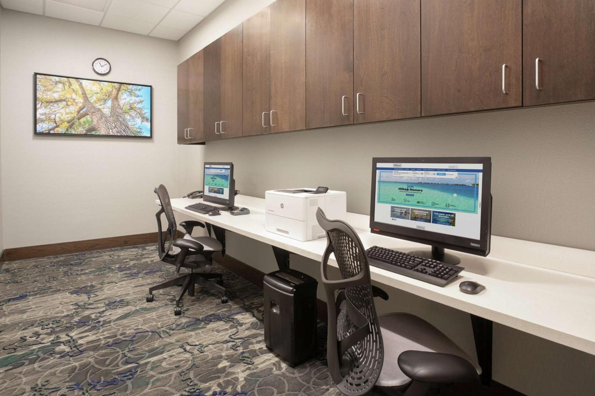 Hilton Garden Inn Omaha Aksarben Village photo 40