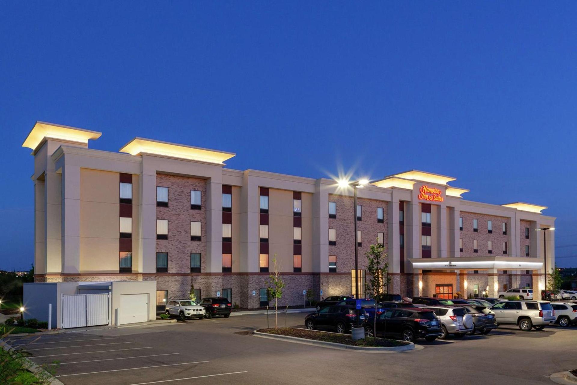 Hampton Inn & Suites Overland Park South photo 1