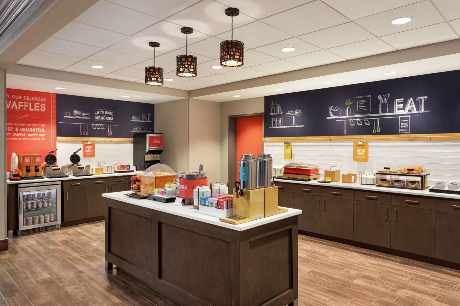 Hampton Inn & Suites Overland Park South photo 11