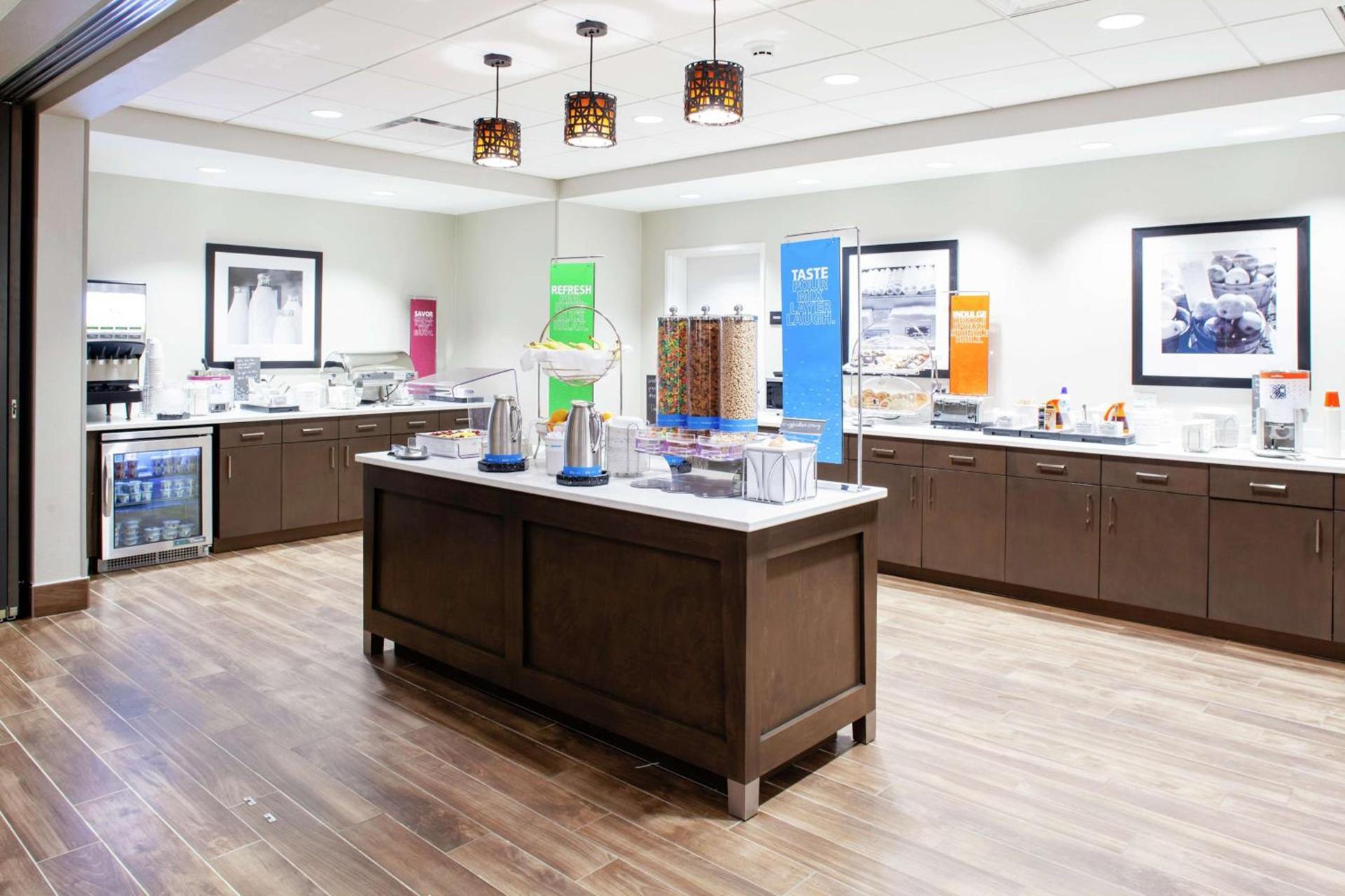 Hampton Inn & Suites Overland Park South photo 12