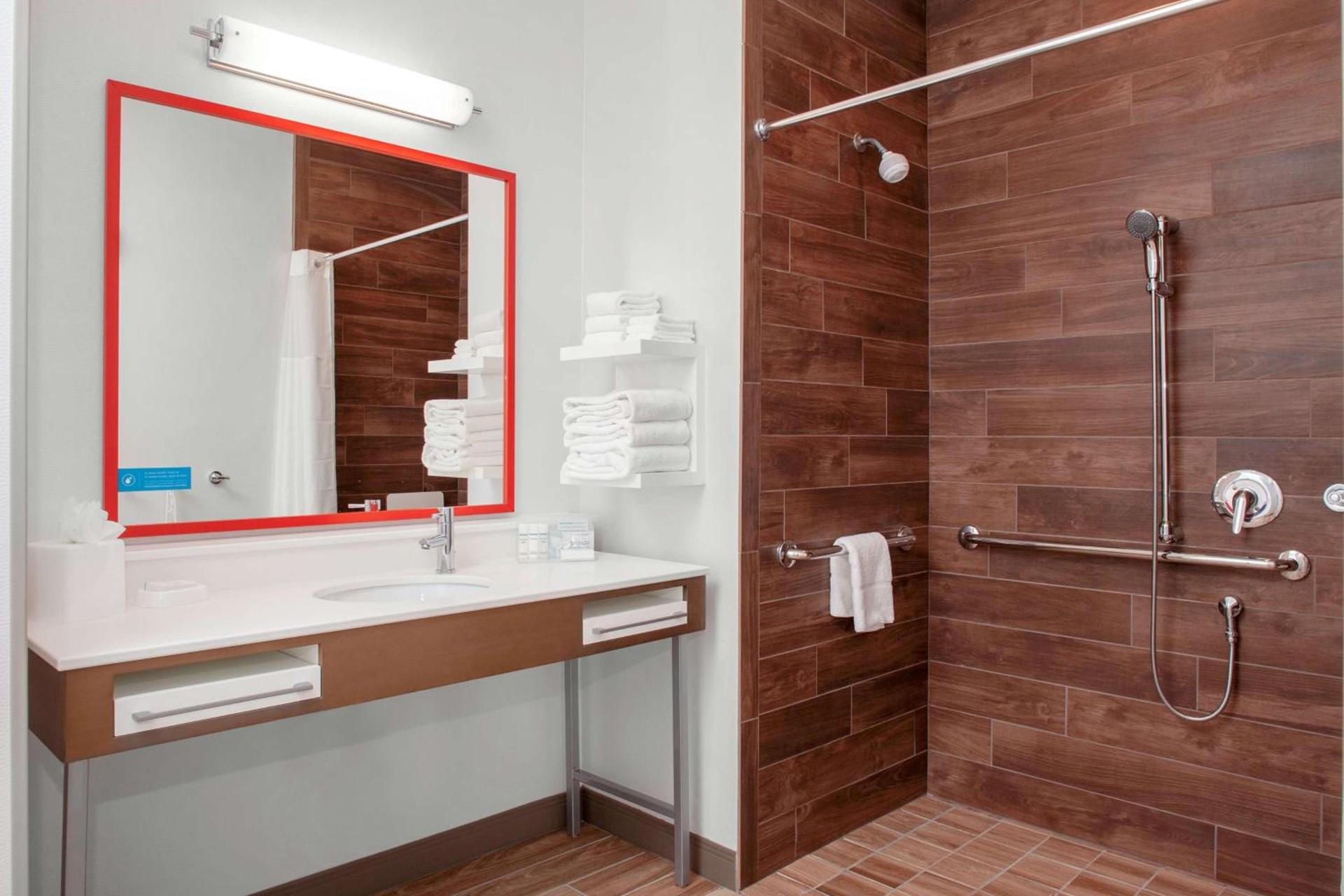 Hampton Inn & Suites Overland Park South photo 18