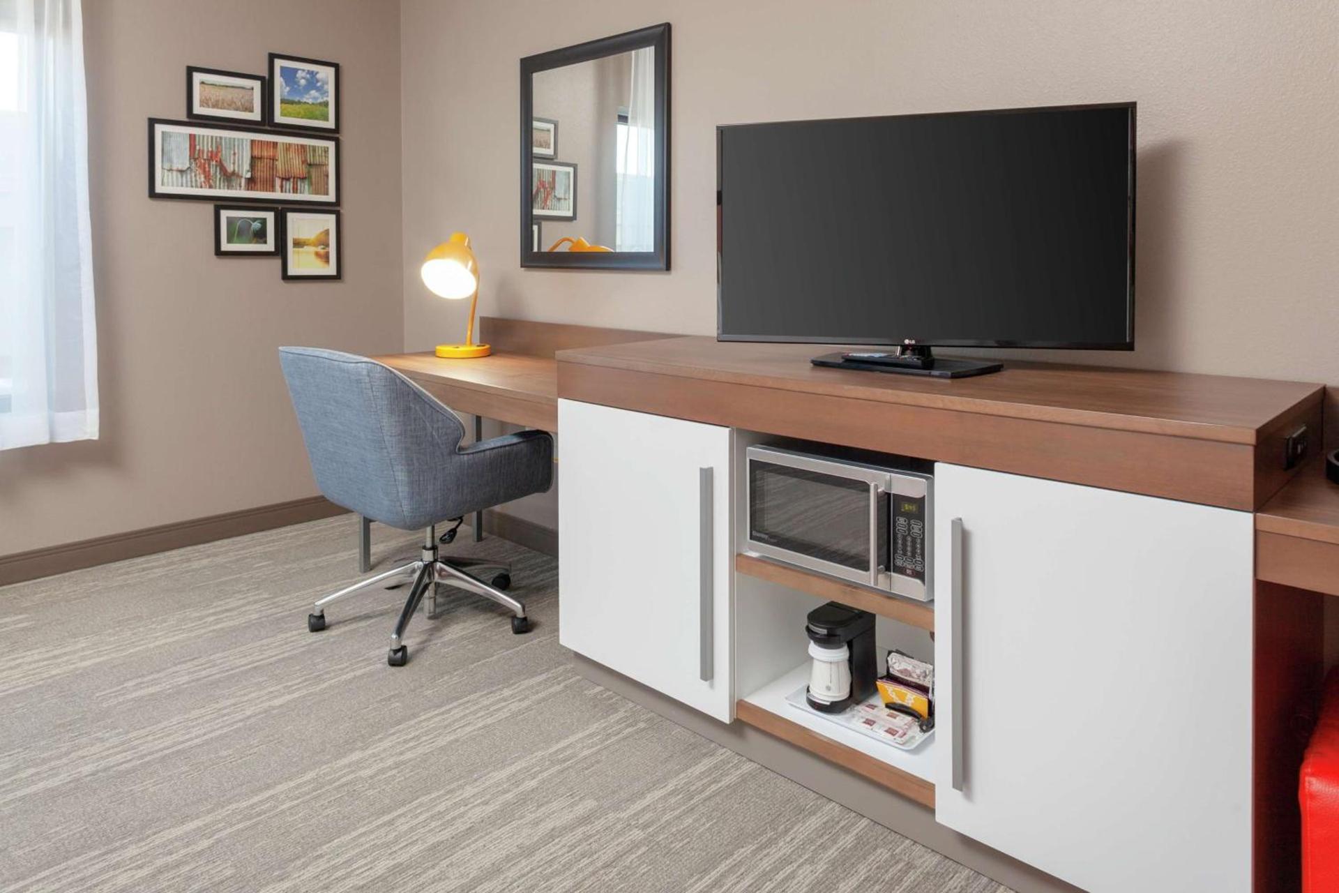 Hampton Inn & Suites Overland Park South photo 21